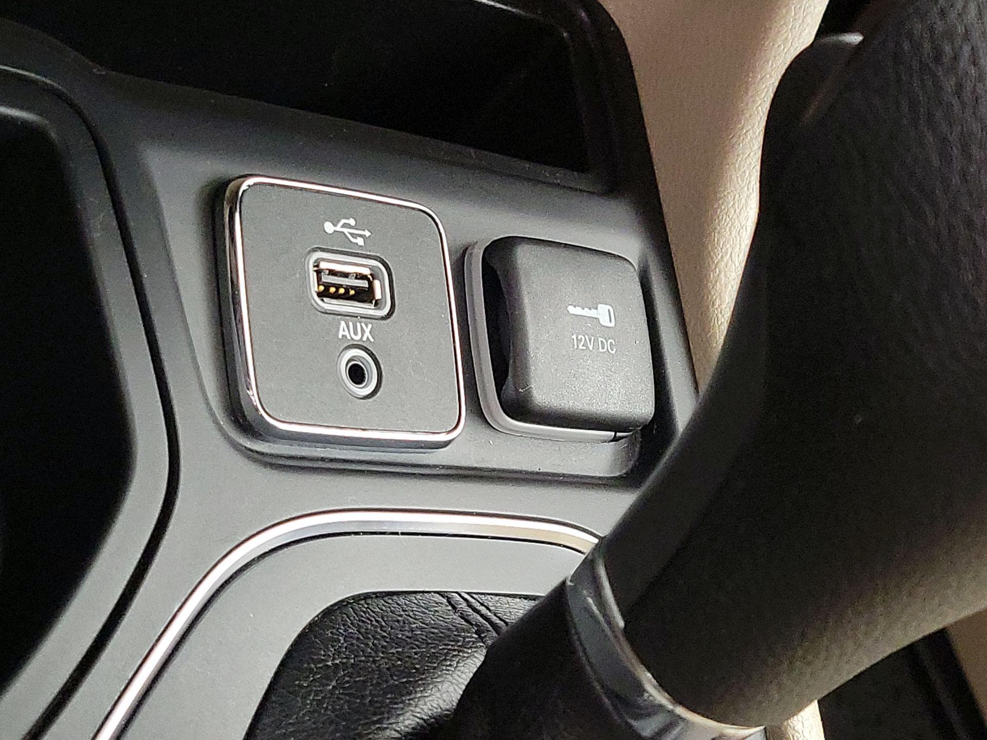 Thumbnail: 2019 Jeep Cherokee - 18