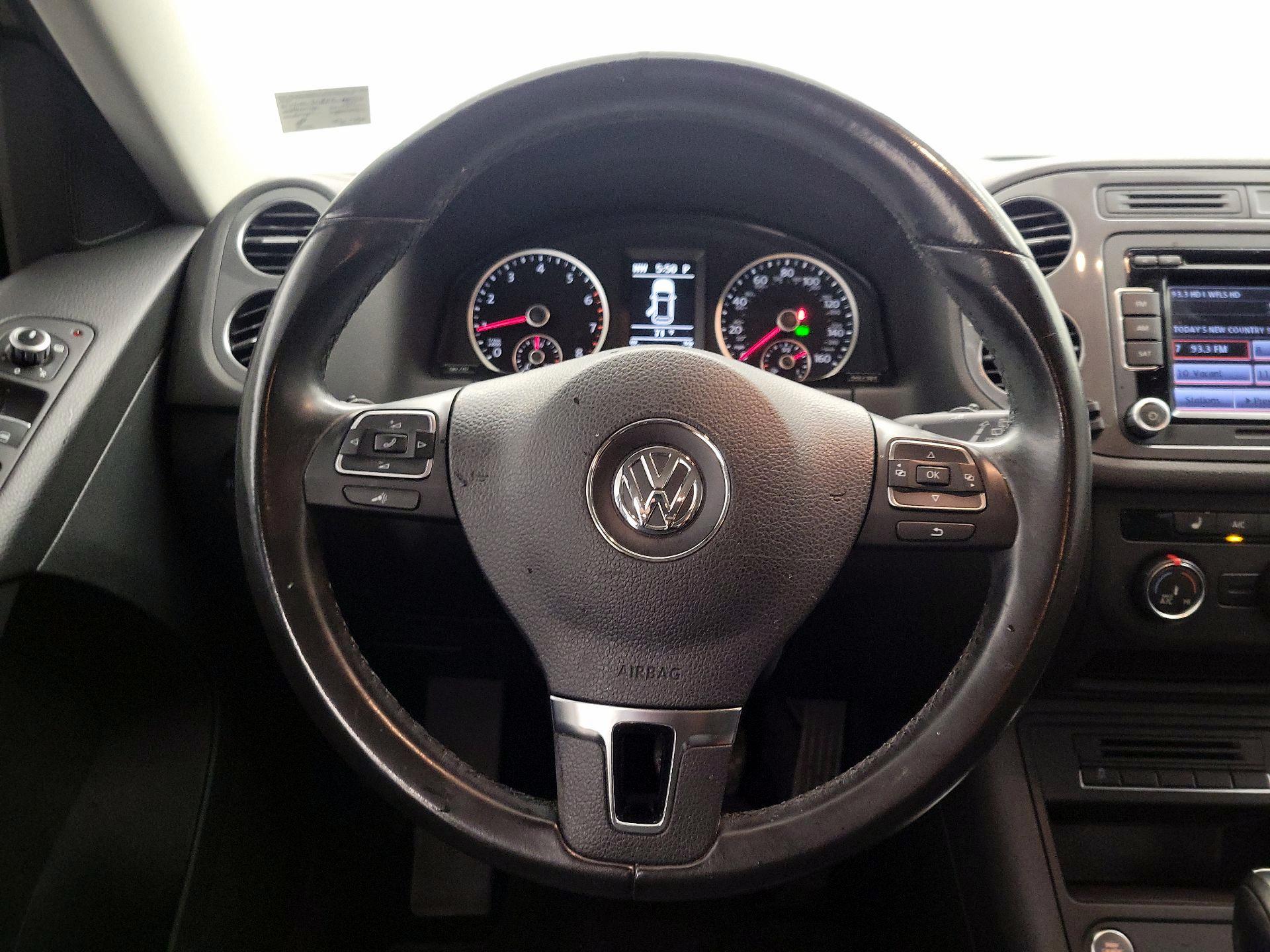Thumbnail: 2014 Volkswagen Tiguan - 10