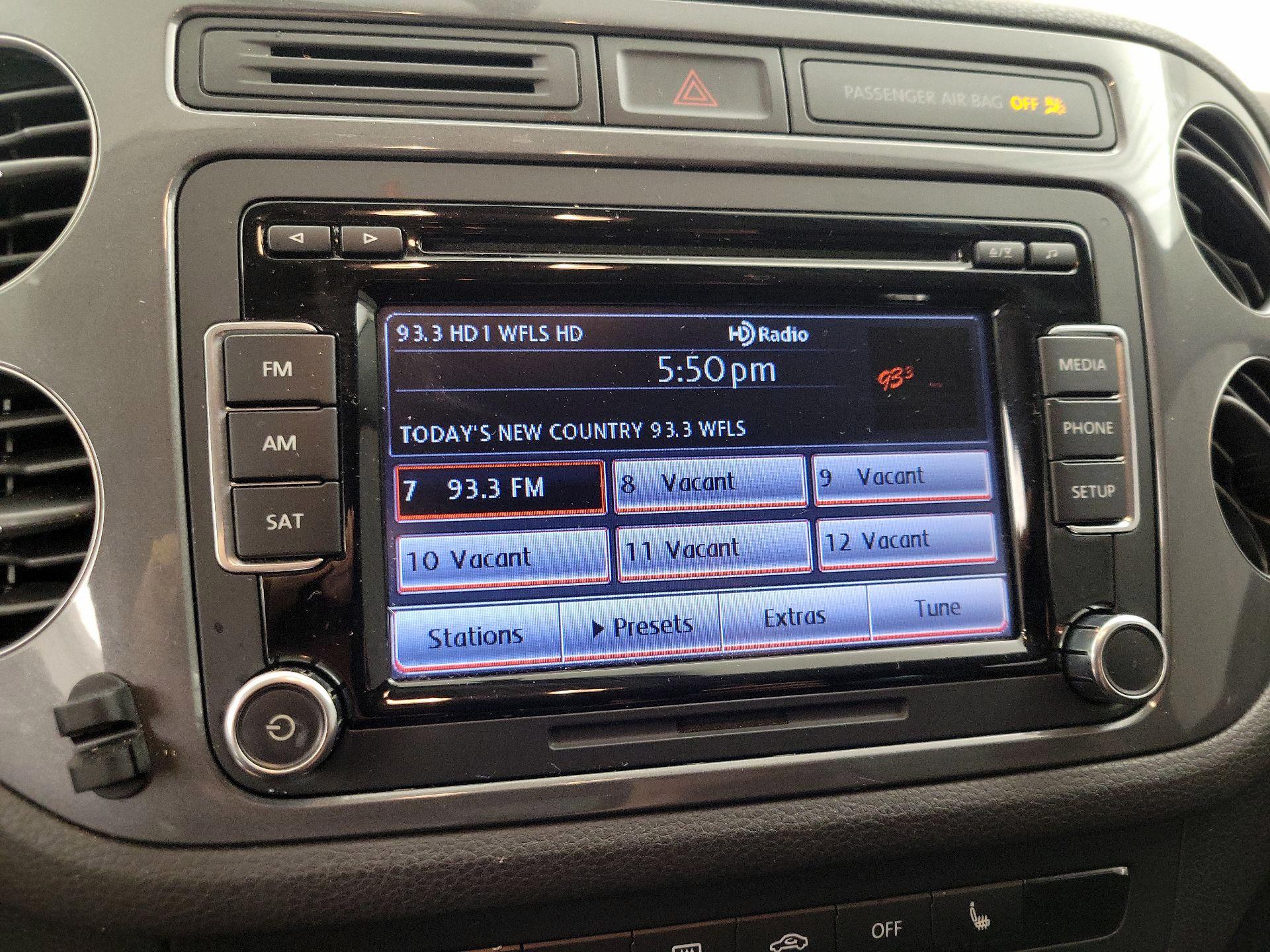 Thumbnail: 2014 Volkswagen Tiguan - 15