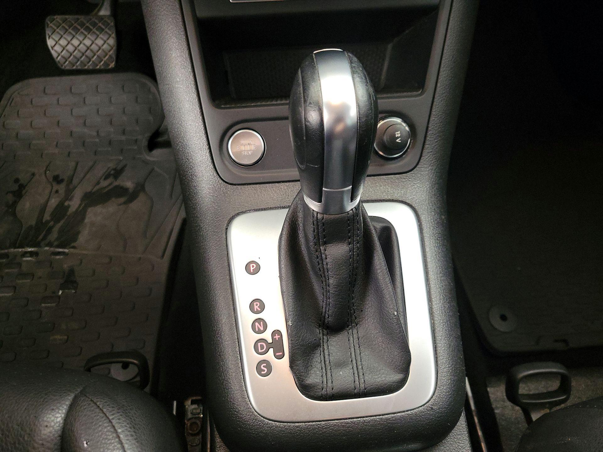 Thumbnail: 2014 Volkswagen Tiguan - 17