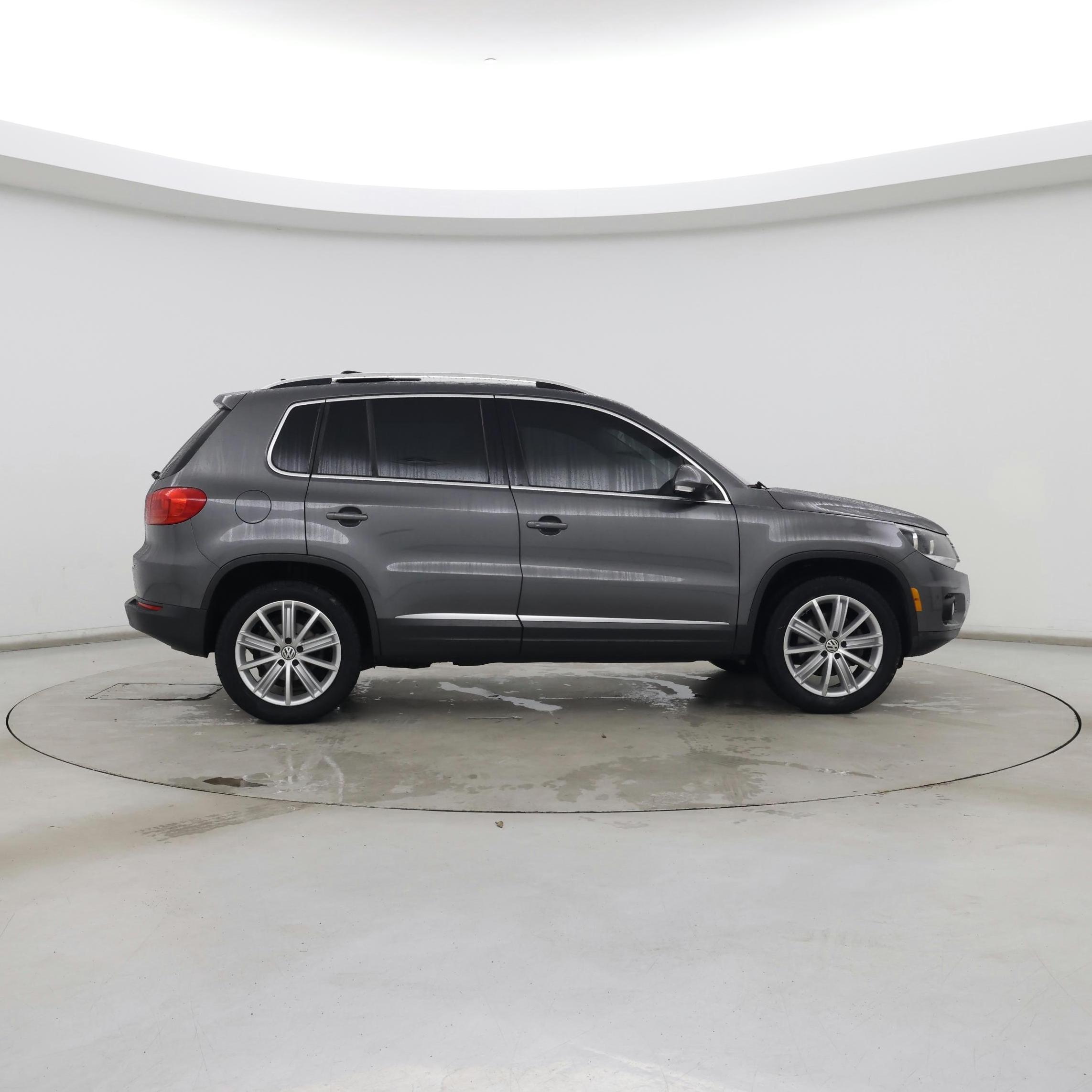 Thumbnail: 2014 Volkswagen Tiguan - 7