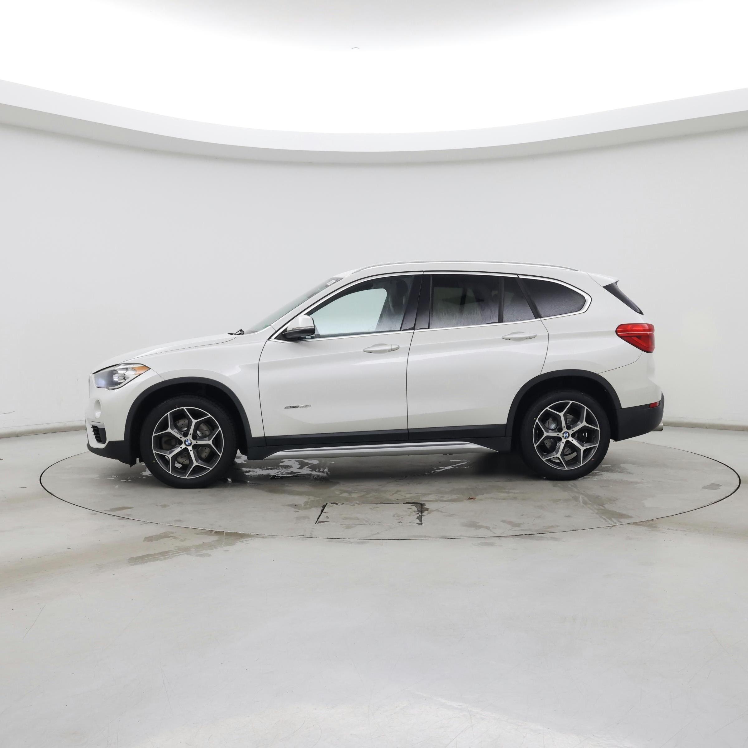 Thumbnail: 2018 BMW X1 - 3