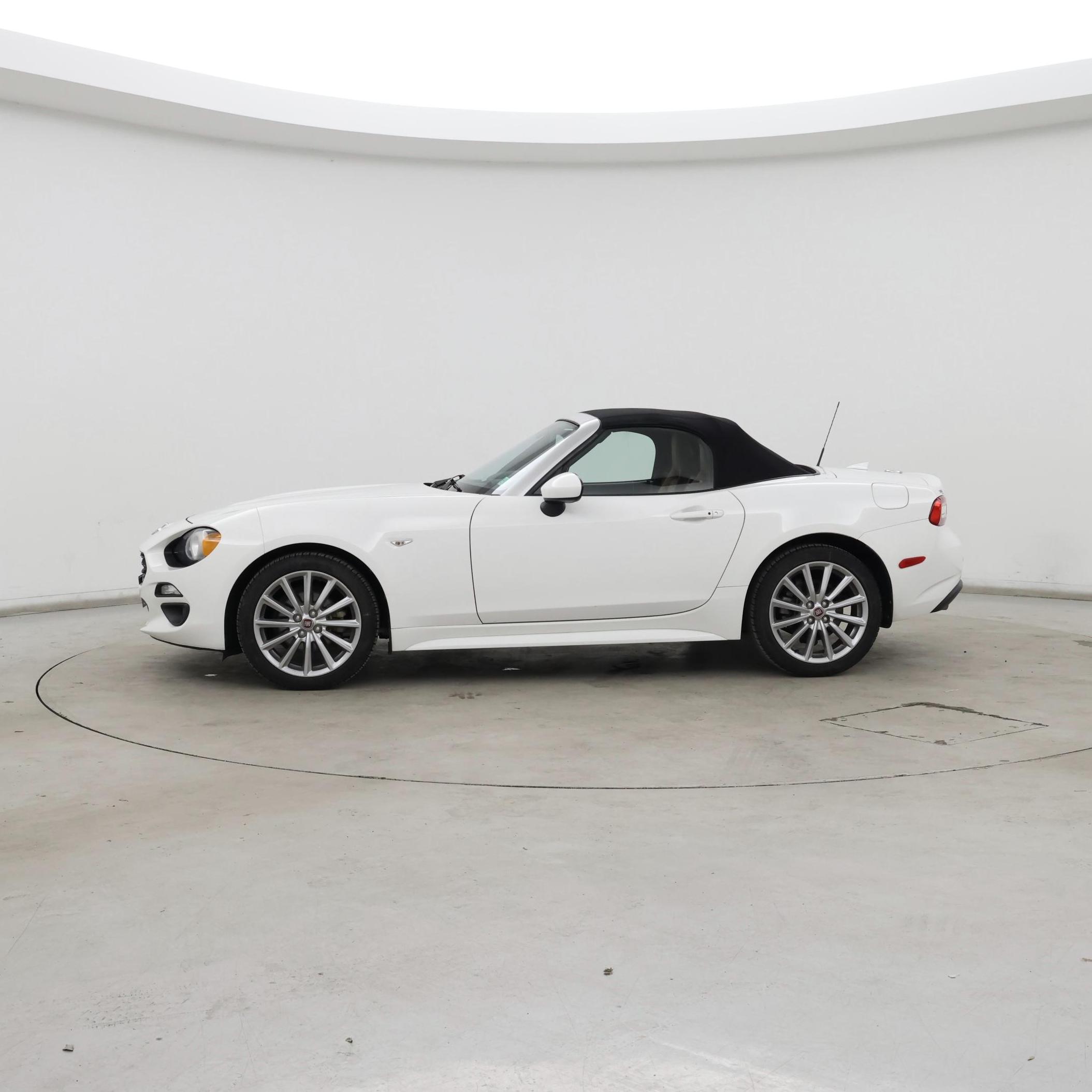 Thumbnail: 2018 Fiat 124 Spider - 3