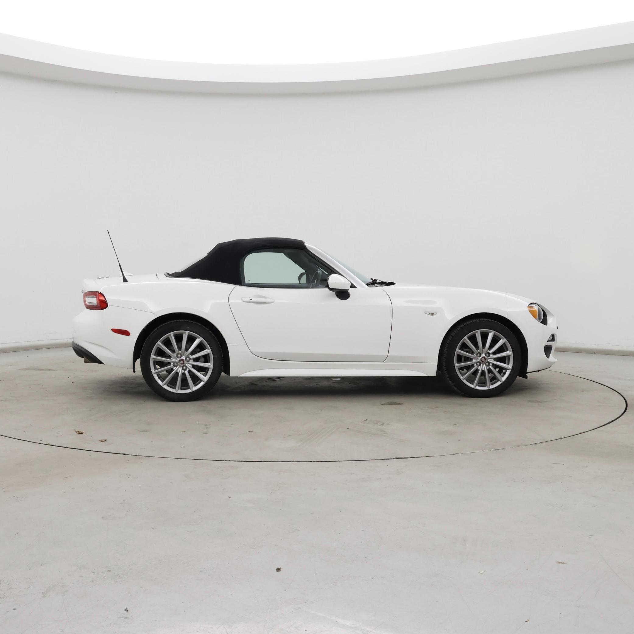 Thumbnail: 2018 Fiat 124 Spider - 7