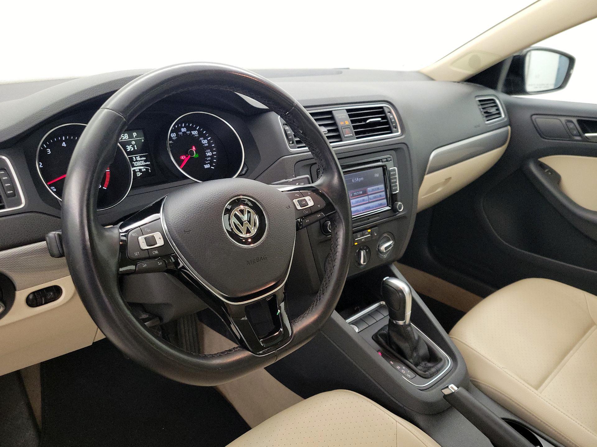 Thumbnail: 2015 Volkswagen Jetta - 9