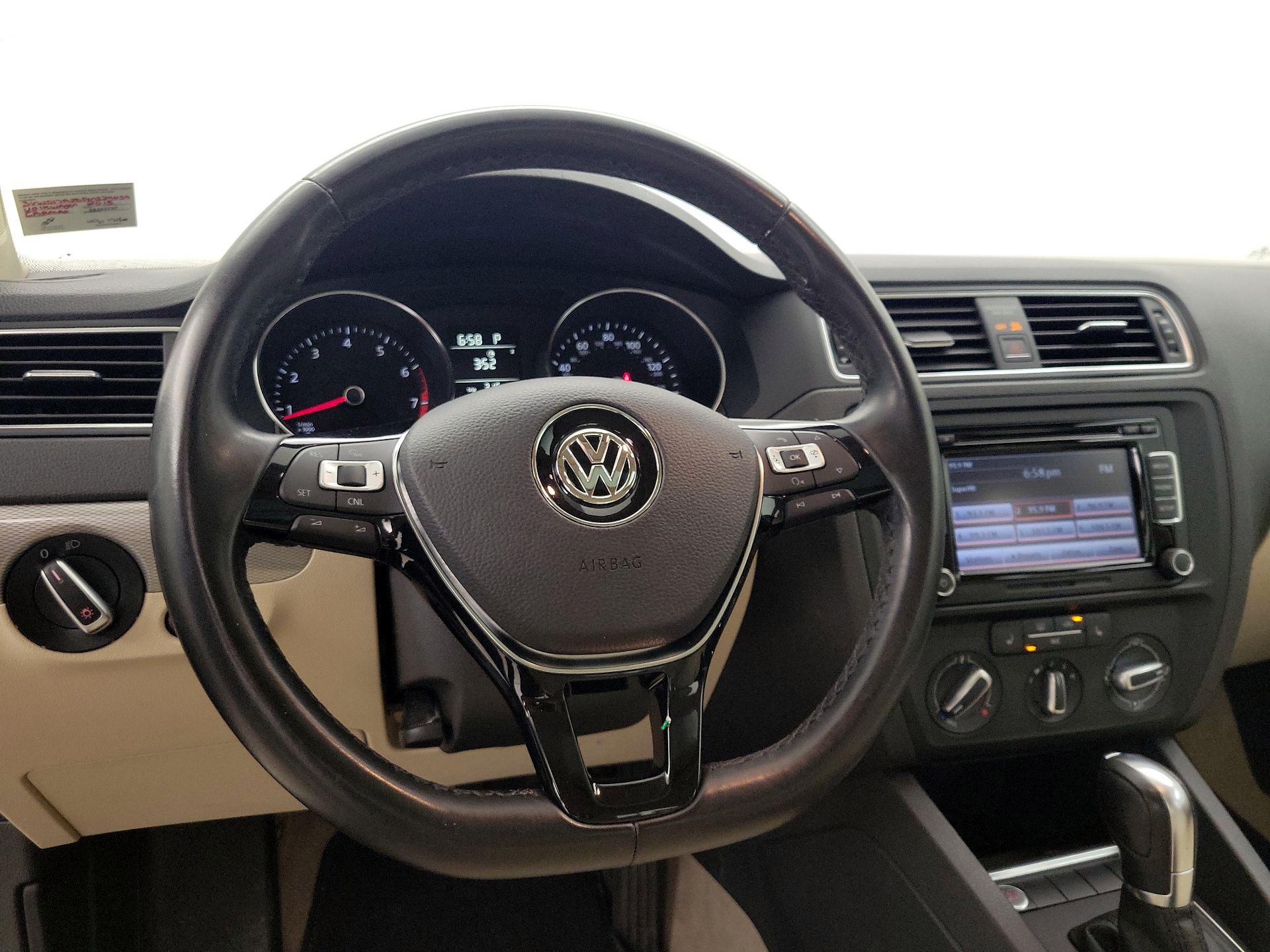 Thumbnail: 2015 Volkswagen Jetta - 10