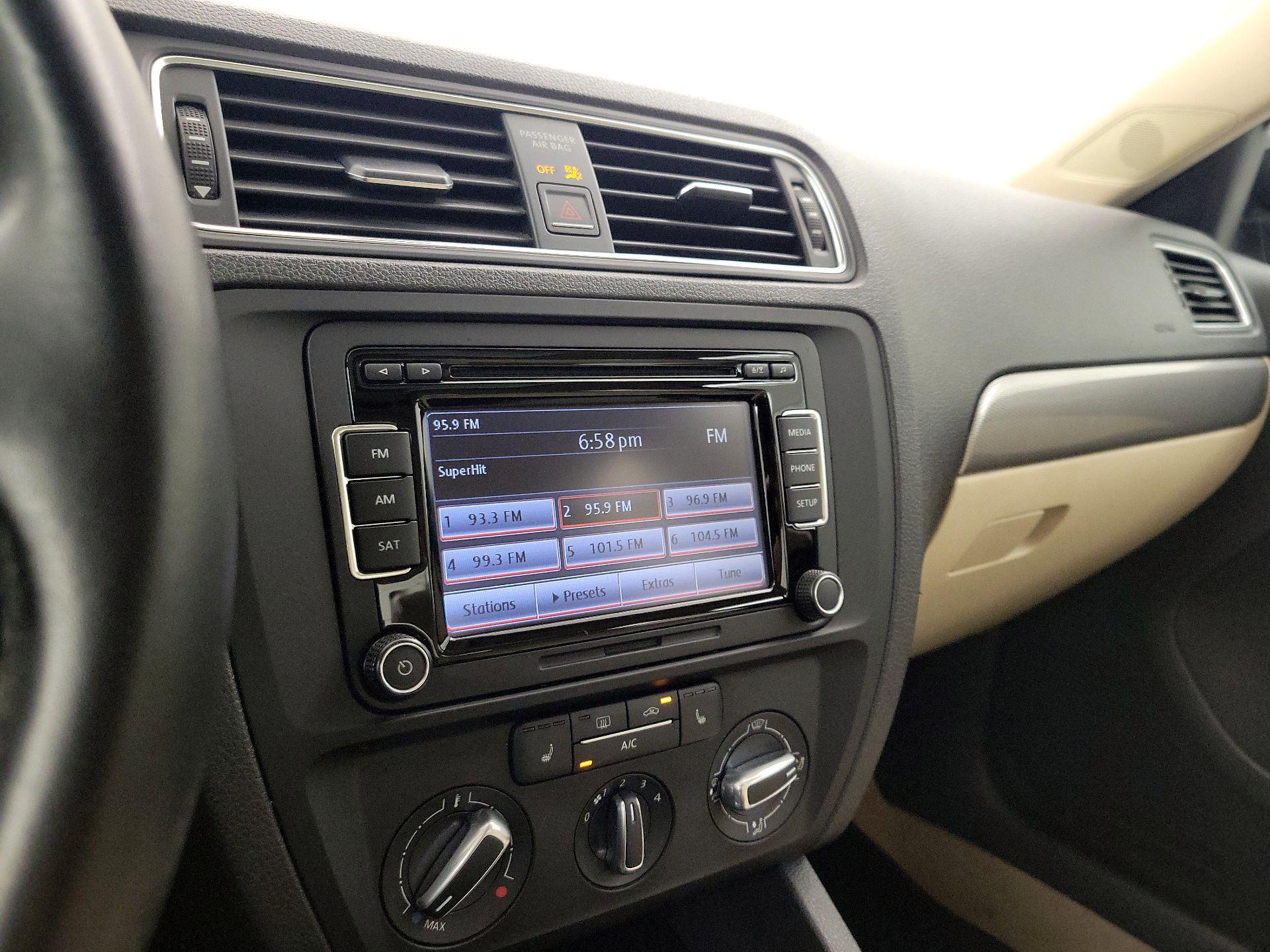 Thumbnail: 2015 Volkswagen Jetta - 15