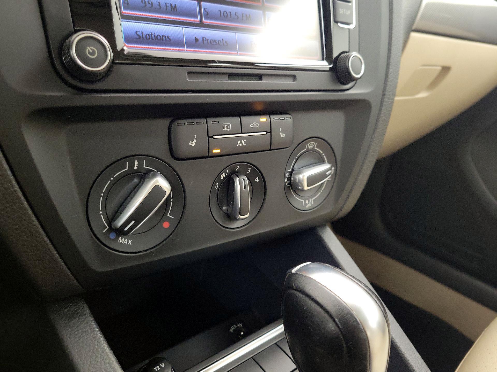 Thumbnail: 2015 Volkswagen Jetta - 16