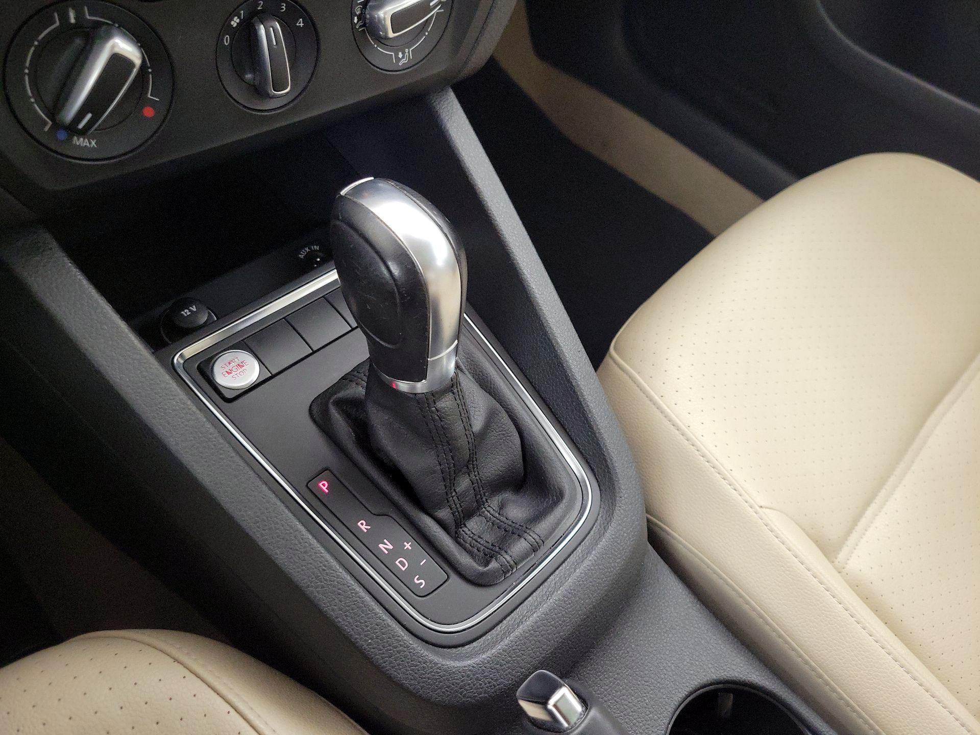 Thumbnail: 2015 Volkswagen Jetta - 17