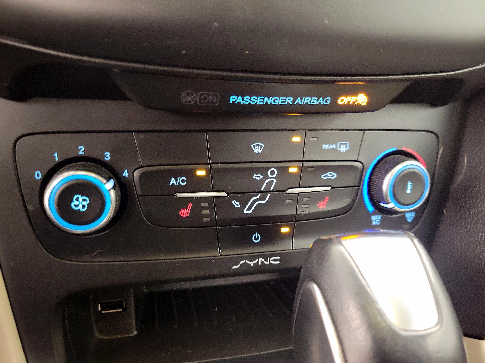 Thumbnail: 2016 Ford Focus - 16