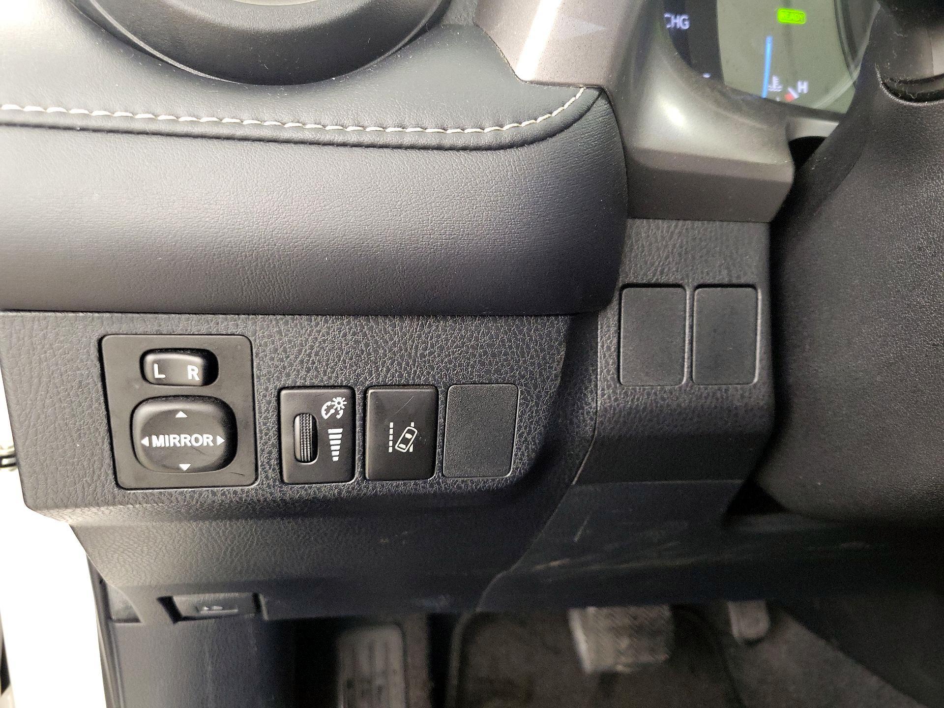 Thumbnail: 2018 Toyota RAV4 - 13