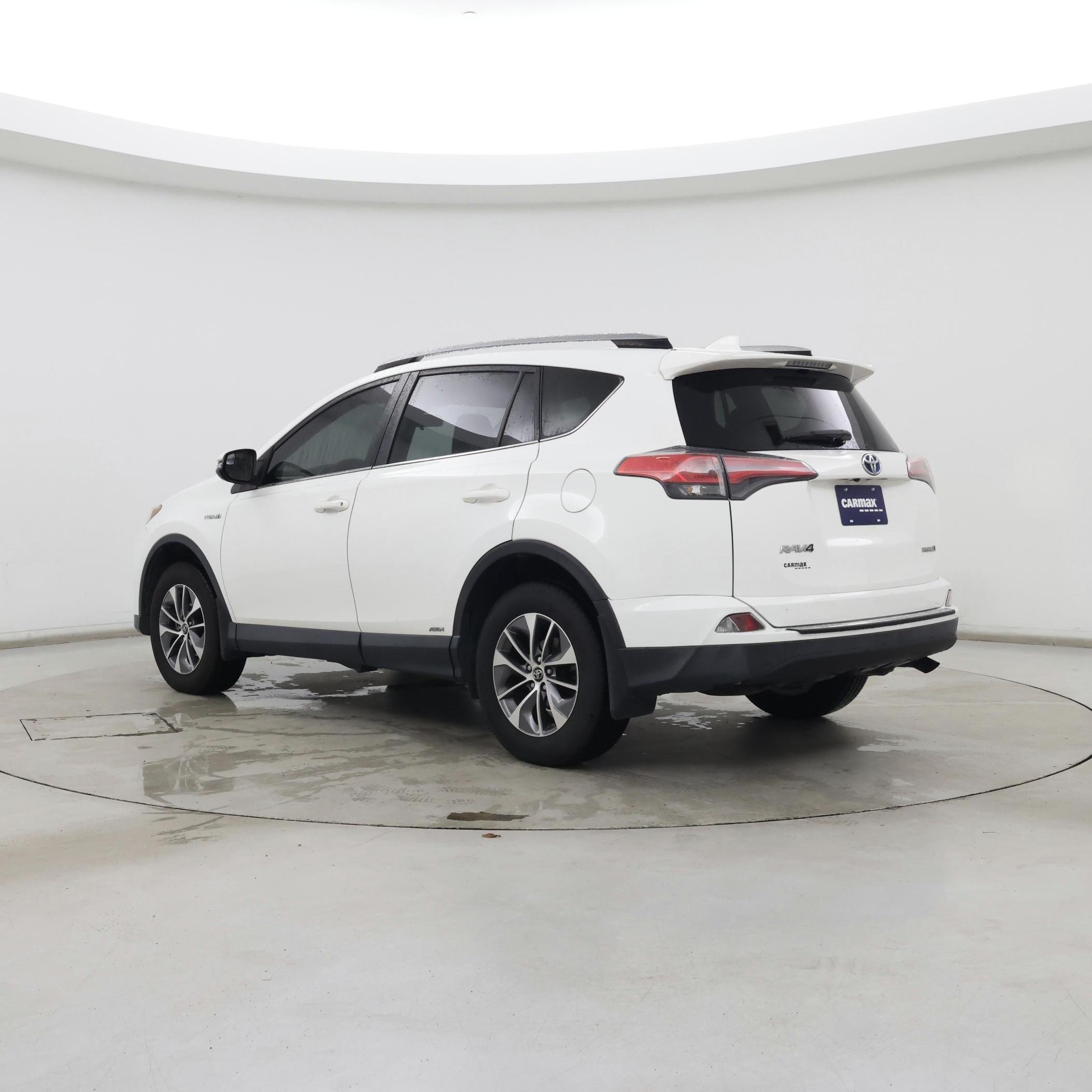 Thumbnail: 2018 Toyota RAV4 - 2