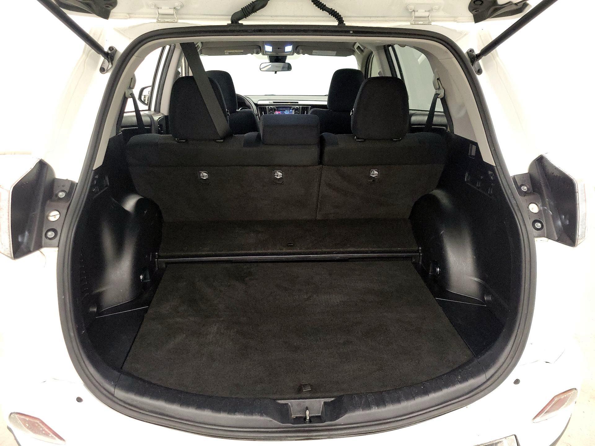 Thumbnail: 2018 Toyota RAV4 - 20