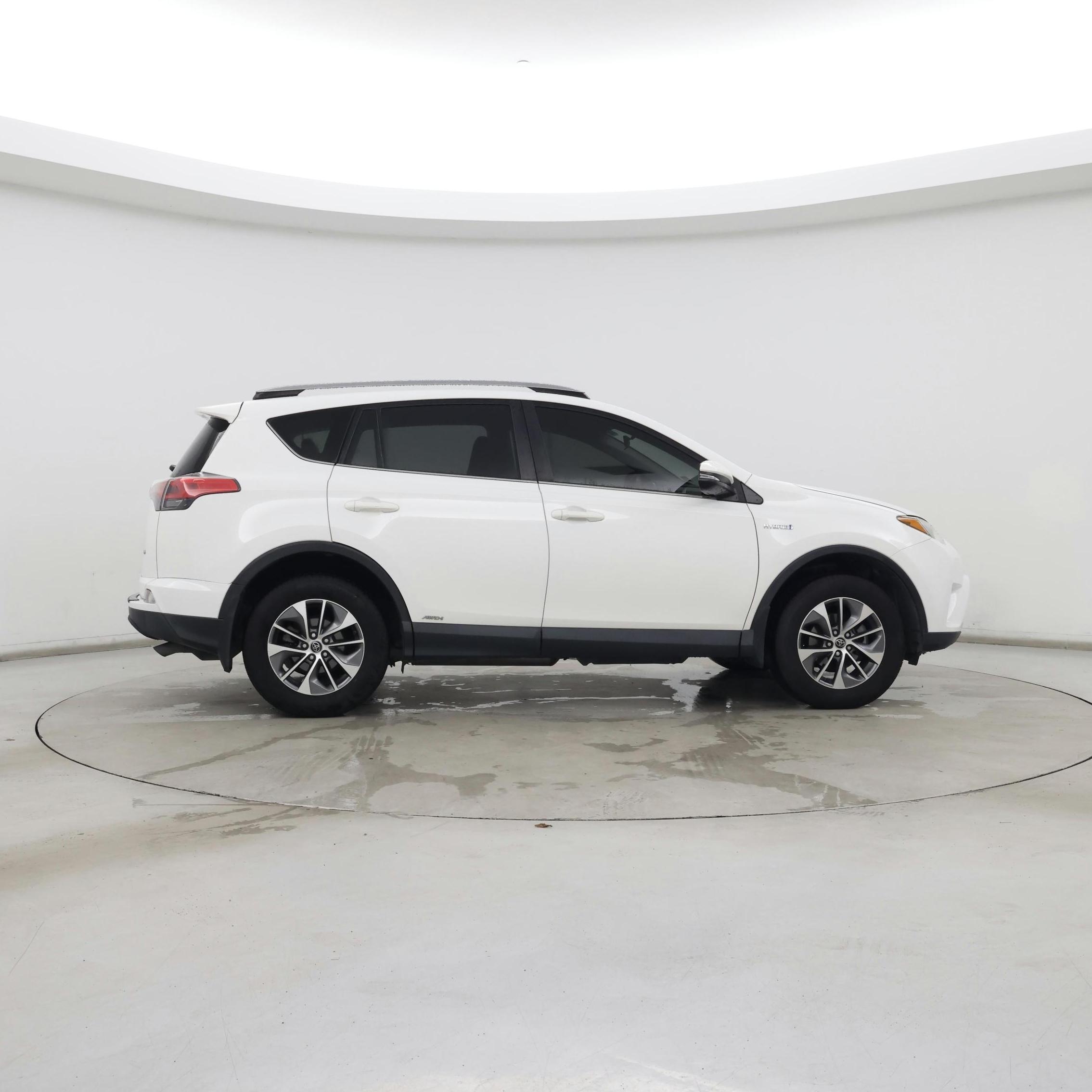 Thumbnail: 2018 Toyota RAV4 - 7