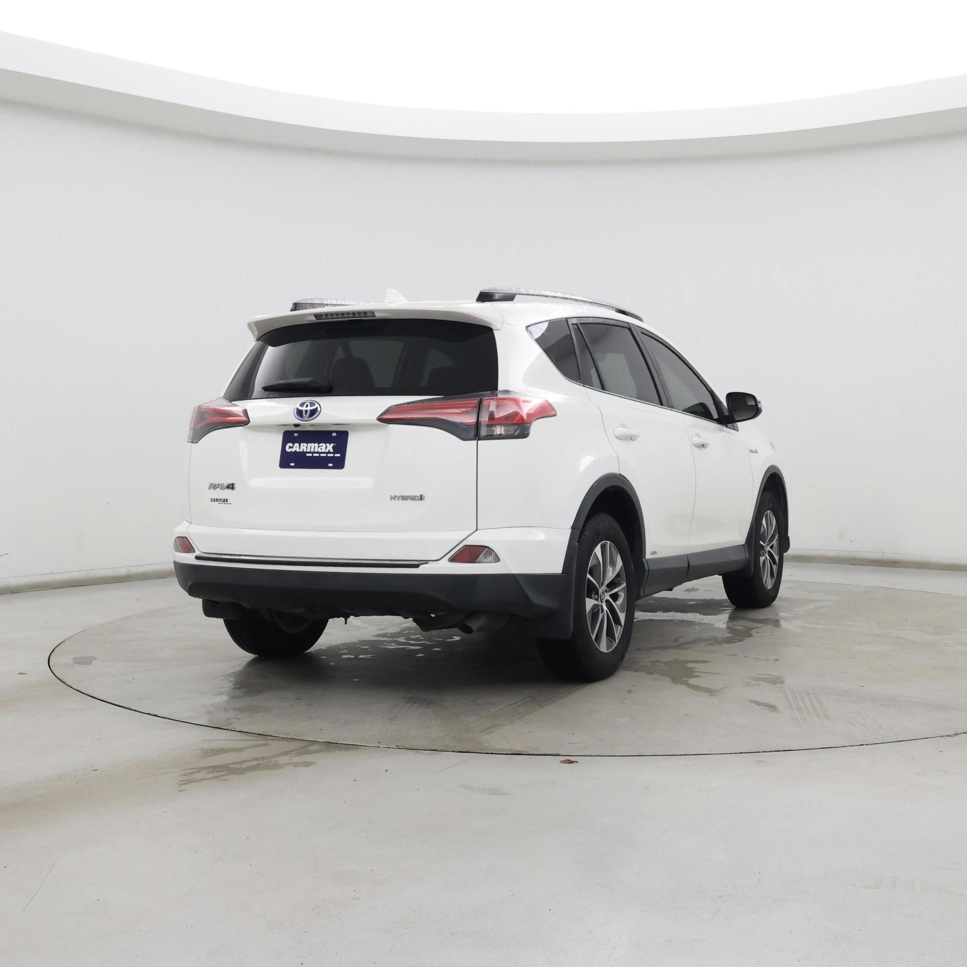 Thumbnail: 2018 Toyota RAV4 - 8