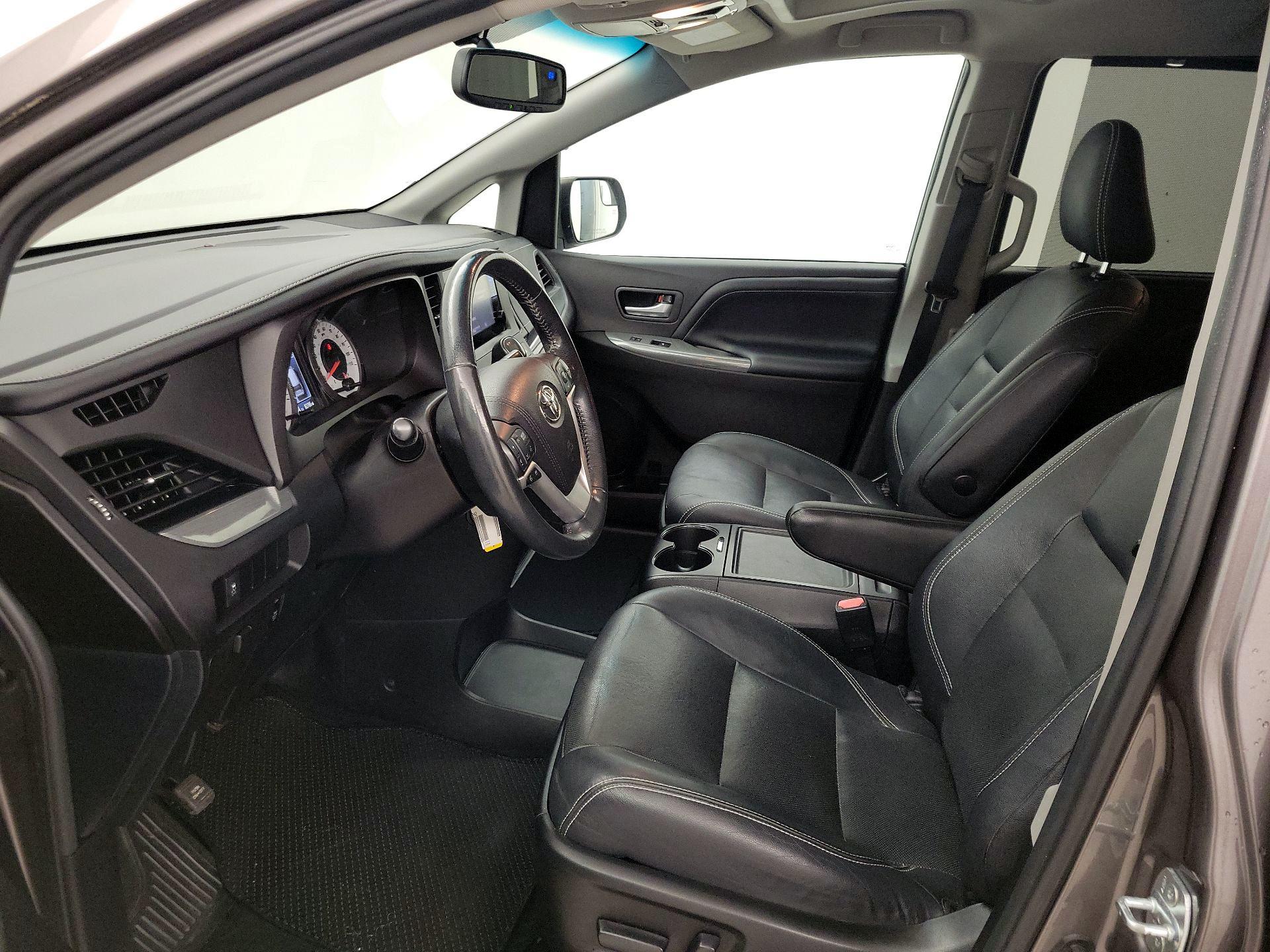 Thumbnail: 2016 Toyota Sienna - 11