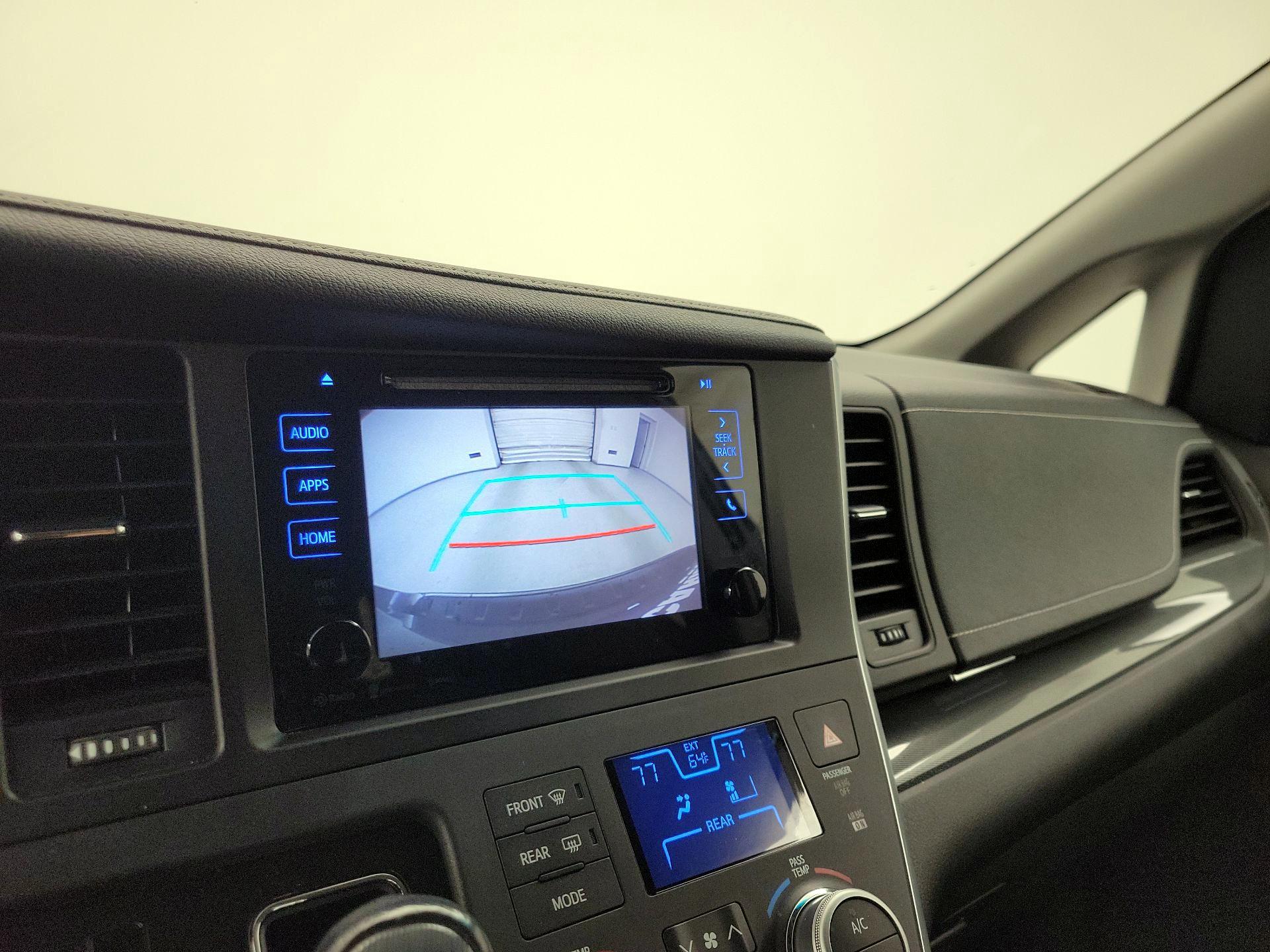 Thumbnail: 2016 Toyota Sienna - 14