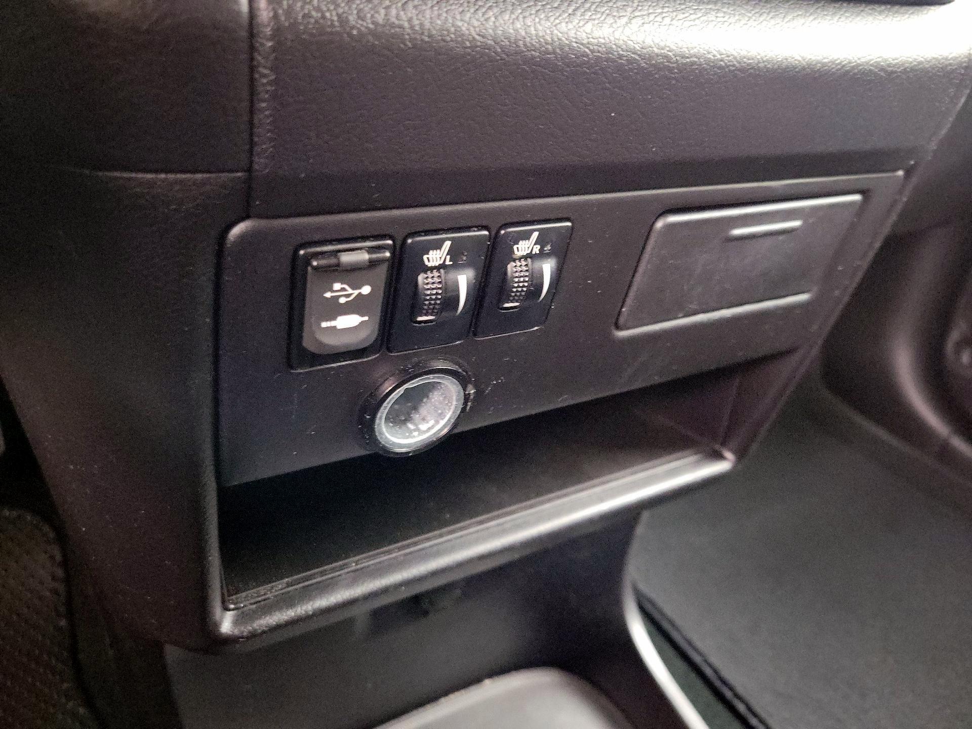 Thumbnail: 2016 Toyota Sienna - 18