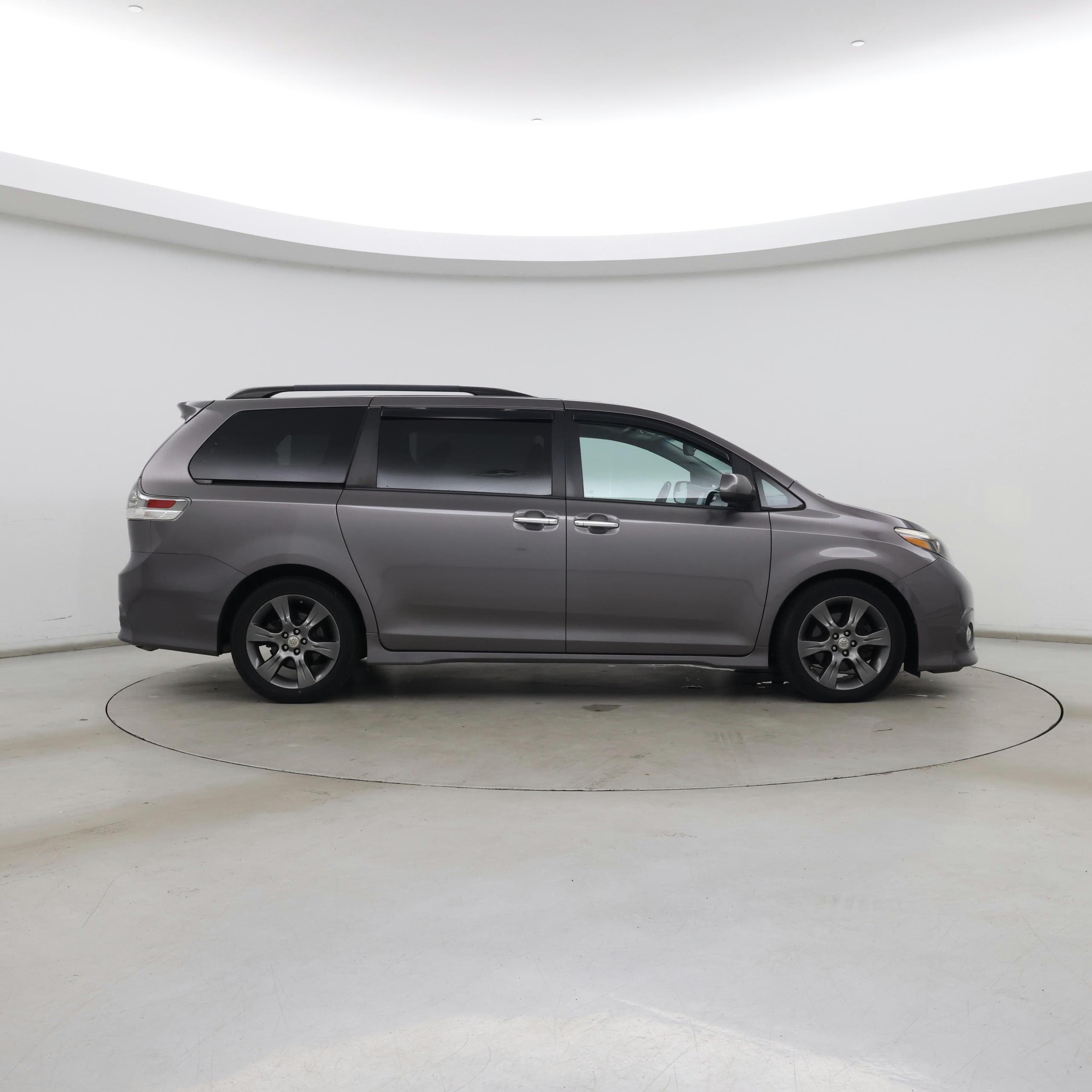 Thumbnail: 2016 Toyota Sienna - 7