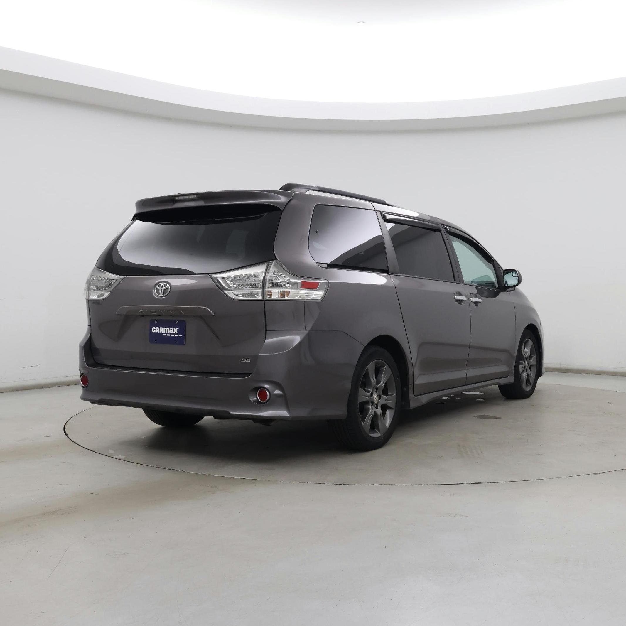 Thumbnail: 2016 Toyota Sienna - 8