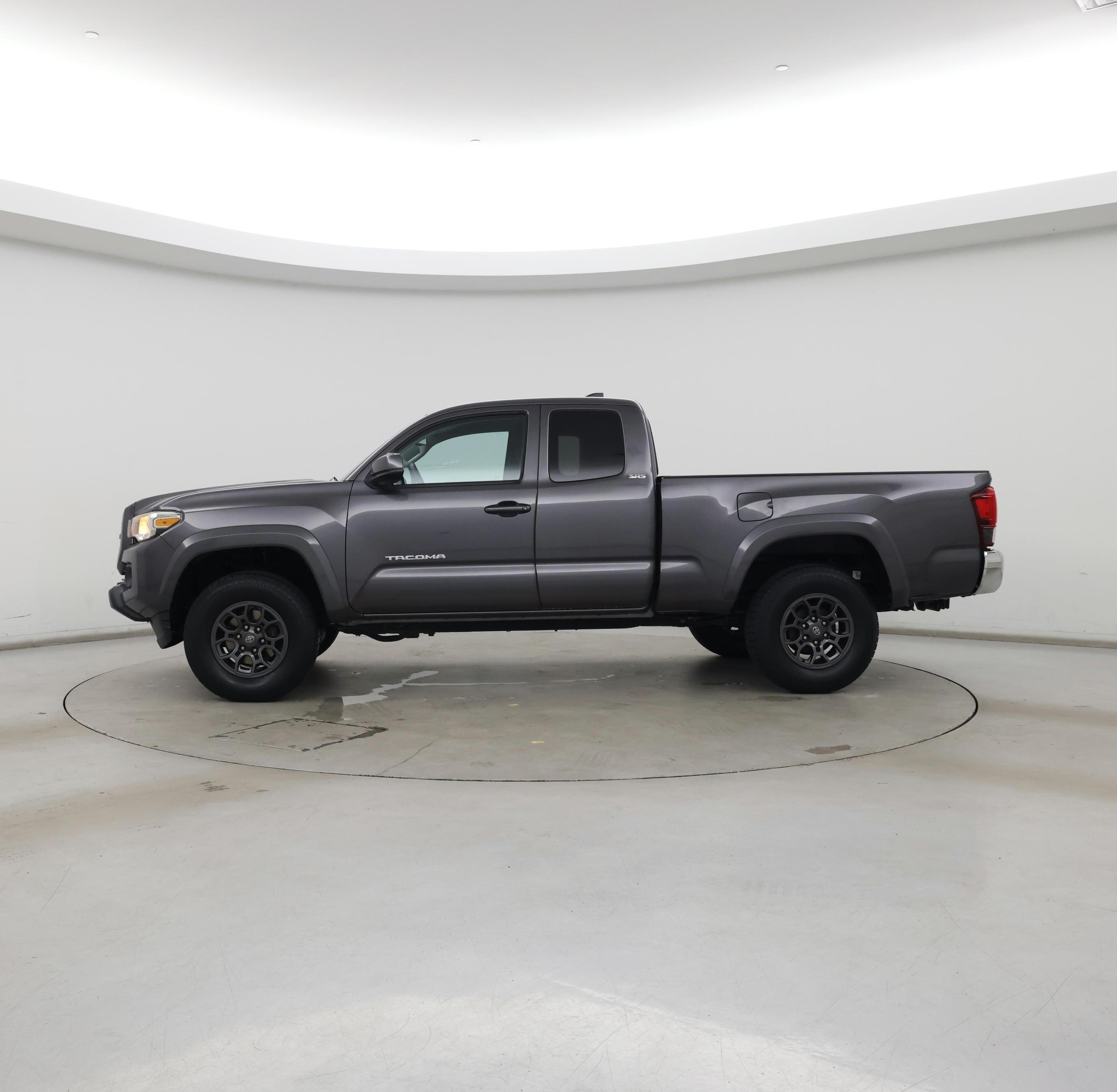 Thumbnail: 2018 Toyota Tacoma - 3