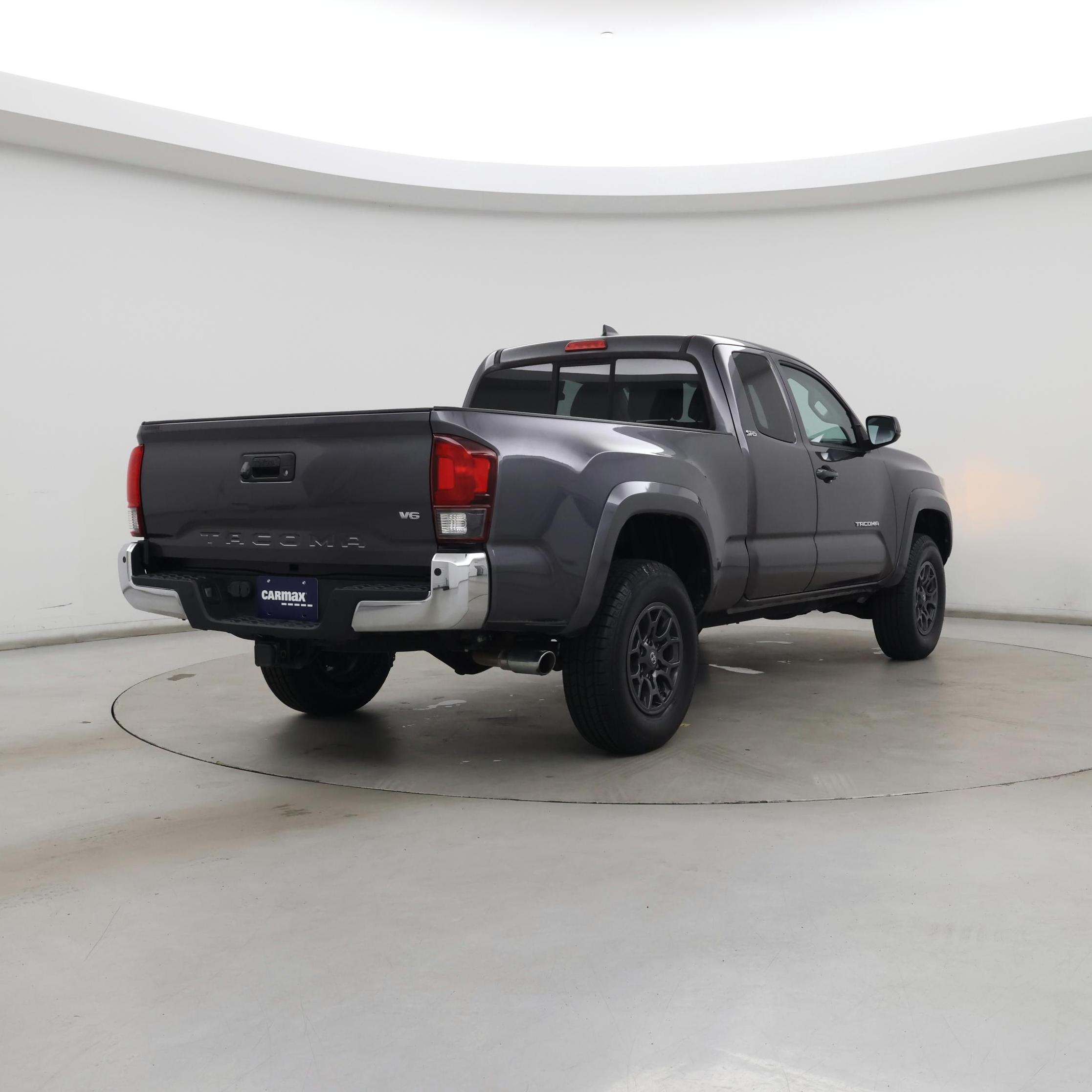 Thumbnail: 2018 Toyota Tacoma - 8