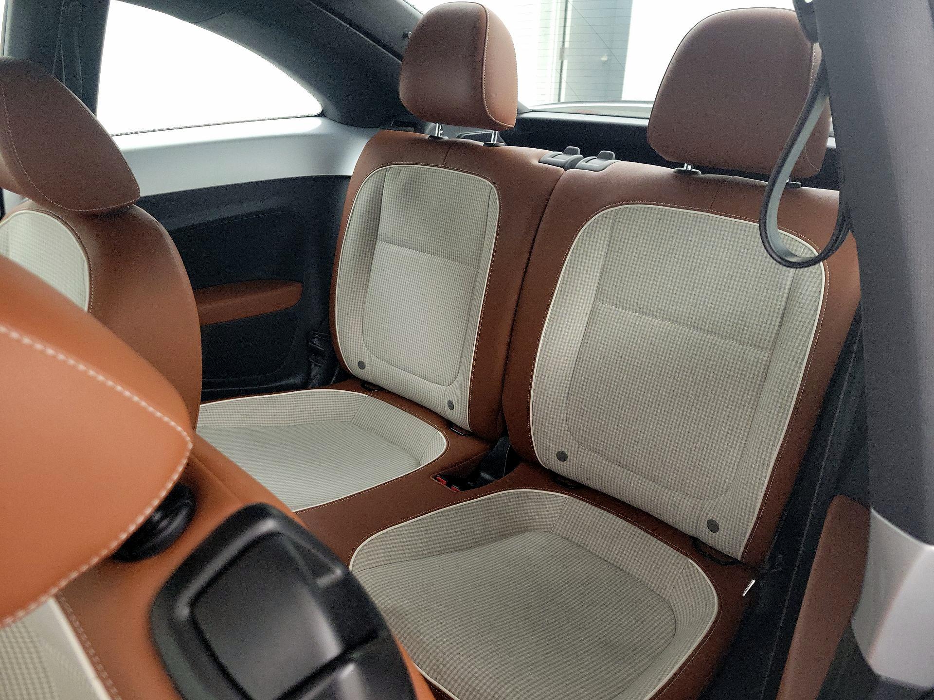 Thumbnail: 2015 Volkswagen Beetle - 9