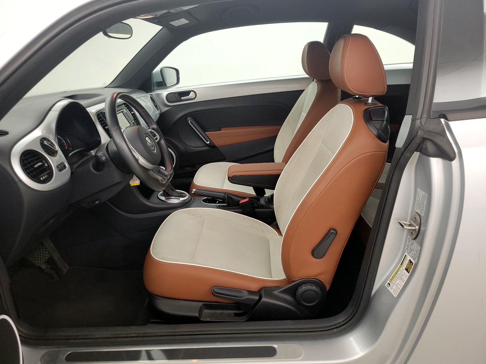 Thumbnail: 2015 Volkswagen Beetle - 11