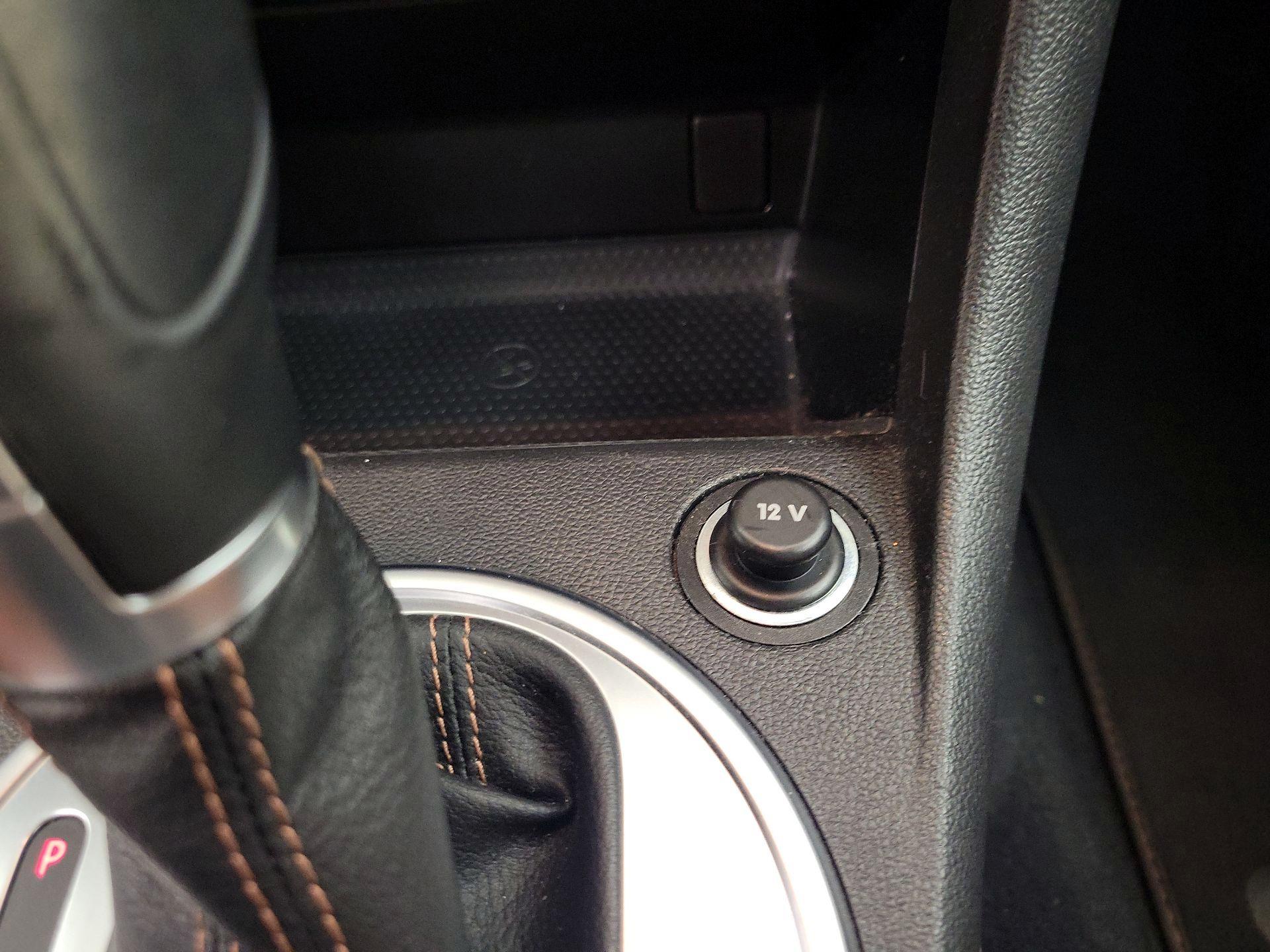 Thumbnail: 2015 Volkswagen Beetle - 17