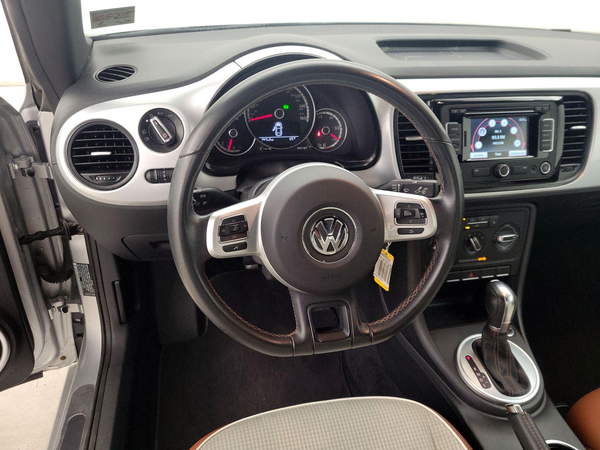 Thumbnail: 2015 Volkswagen Beetle - 18