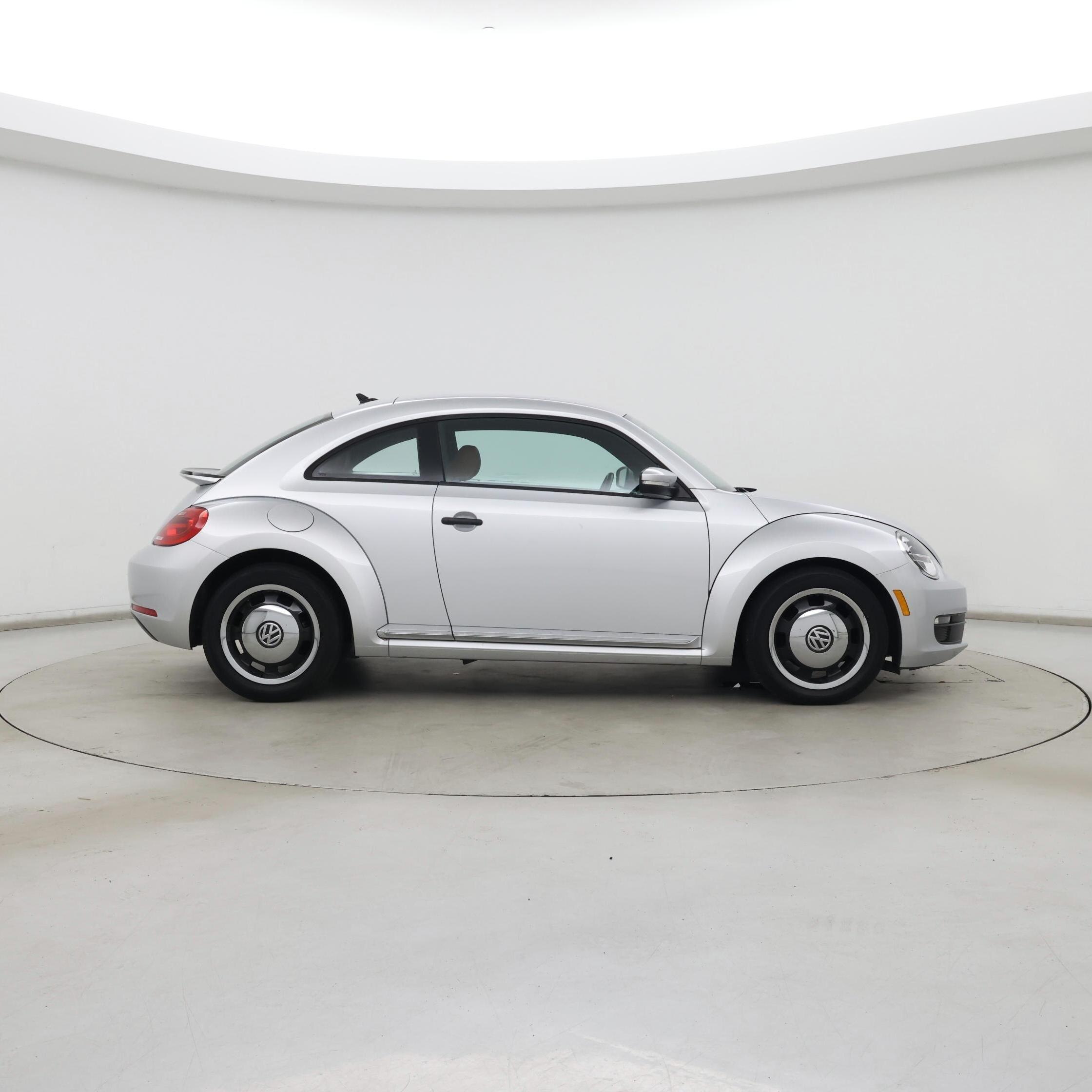 Thumbnail: 2015 Volkswagen Beetle - 7