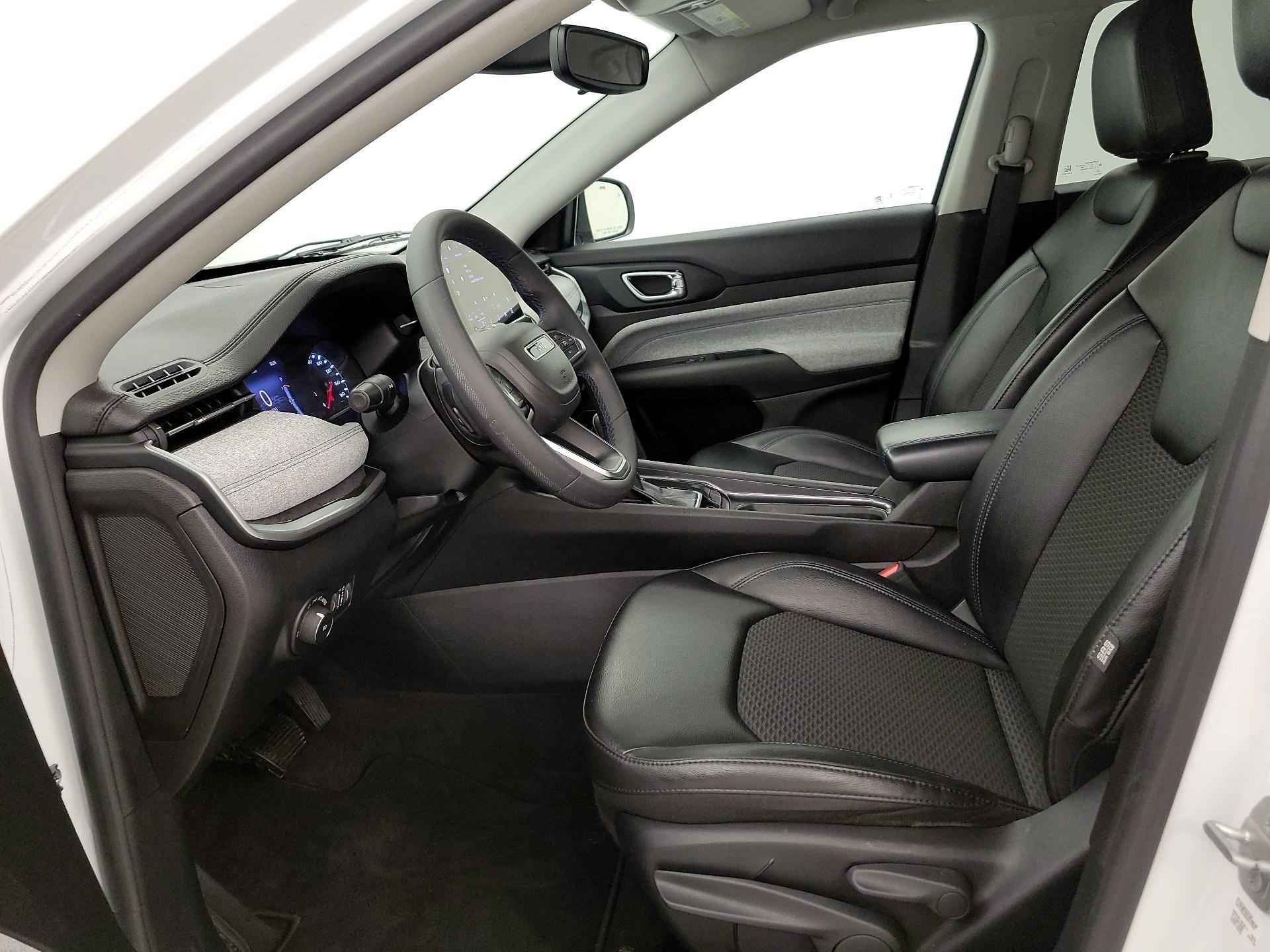 Thumbnail: 2022 Jeep Compass - 11