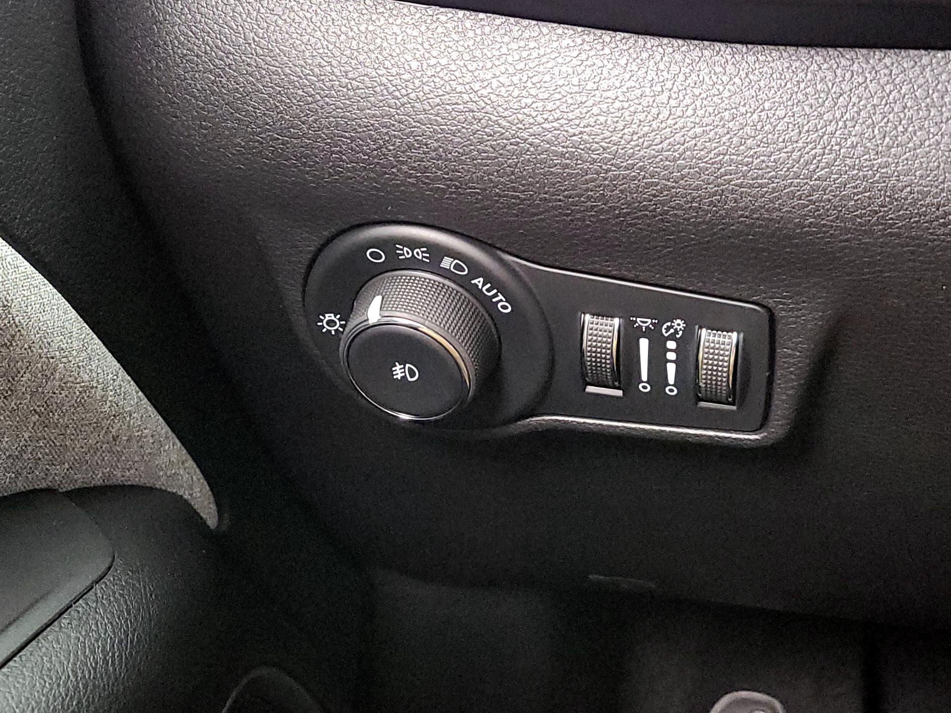 Thumbnail: 2022 Jeep Compass - 13