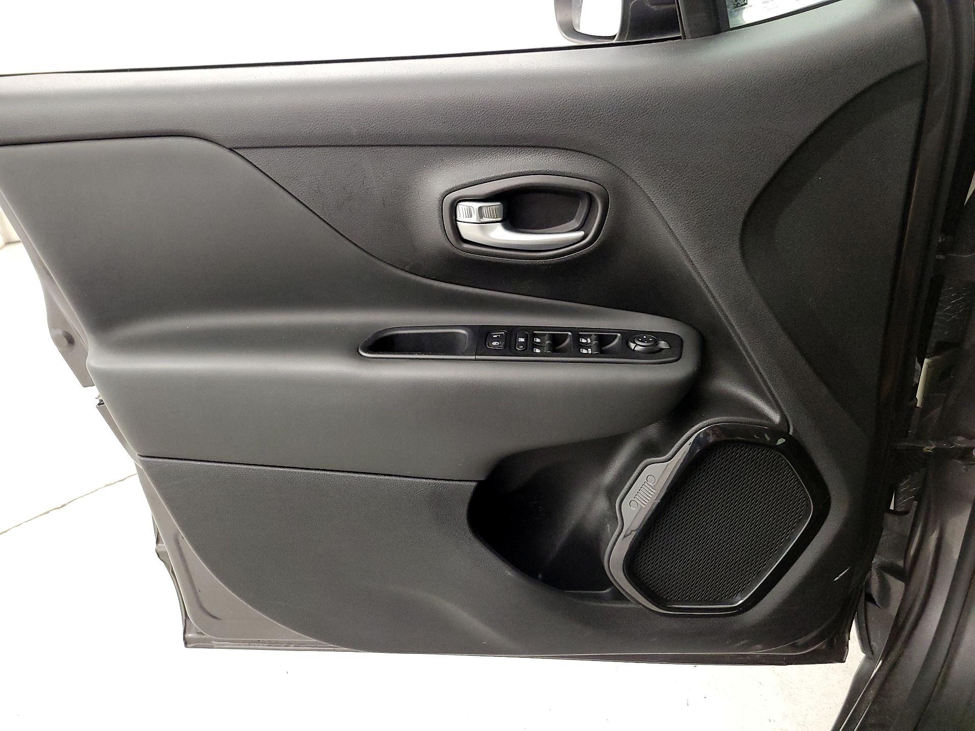 Thumbnail: 2020 Jeep Renegade - 12