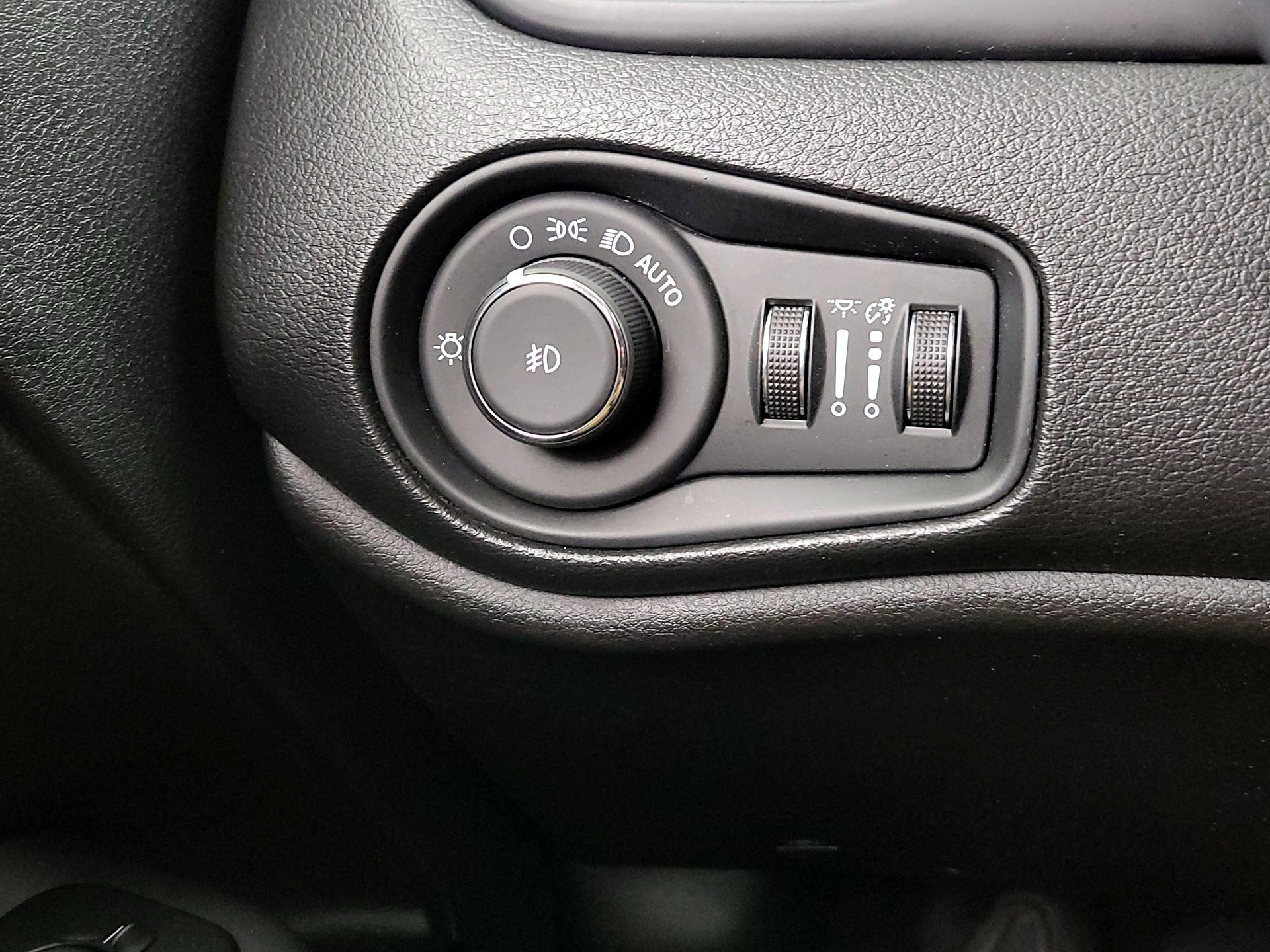 Thumbnail: 2020 Jeep Renegade - 13