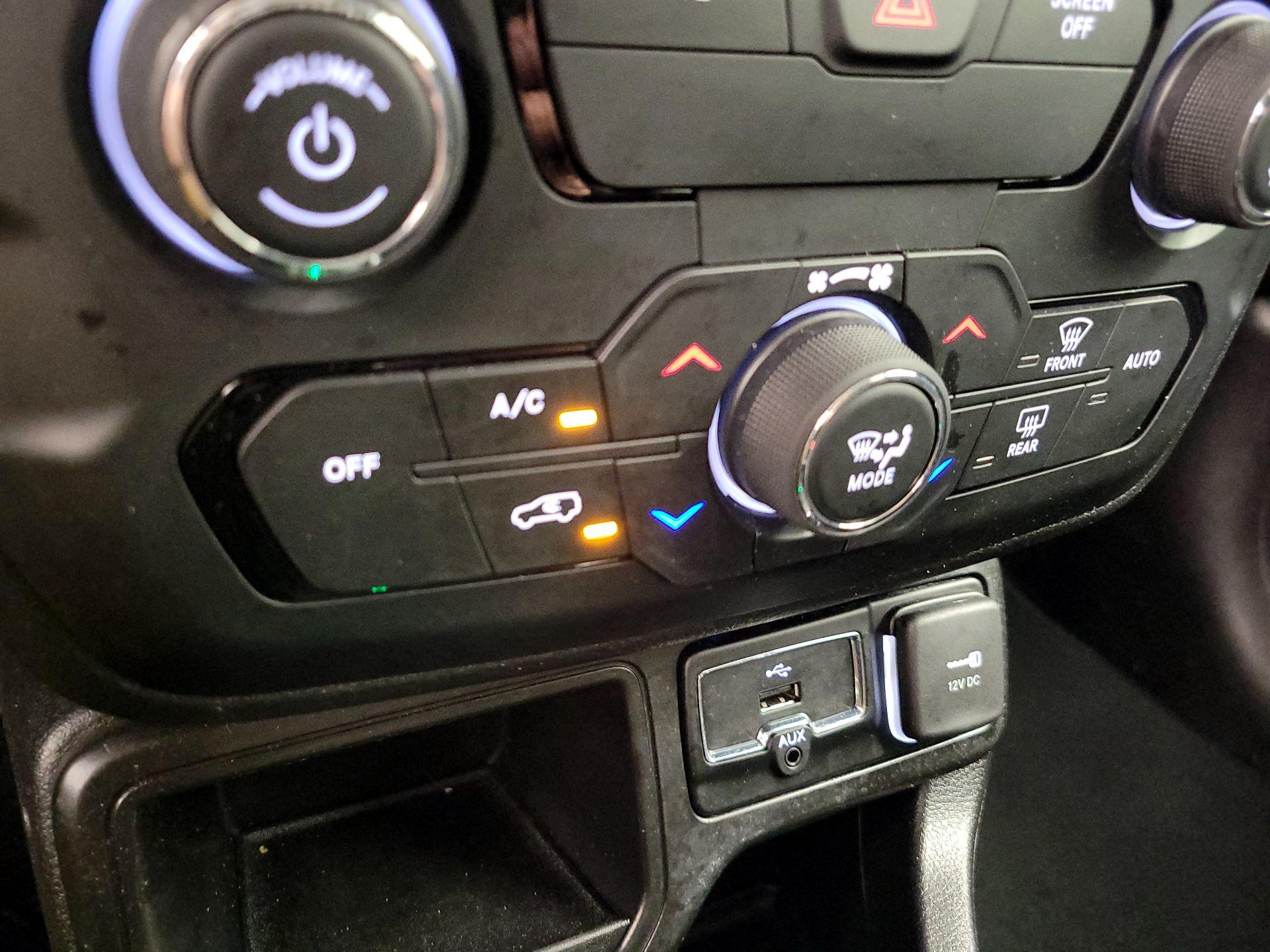 Thumbnail: 2020 Jeep Renegade - 16