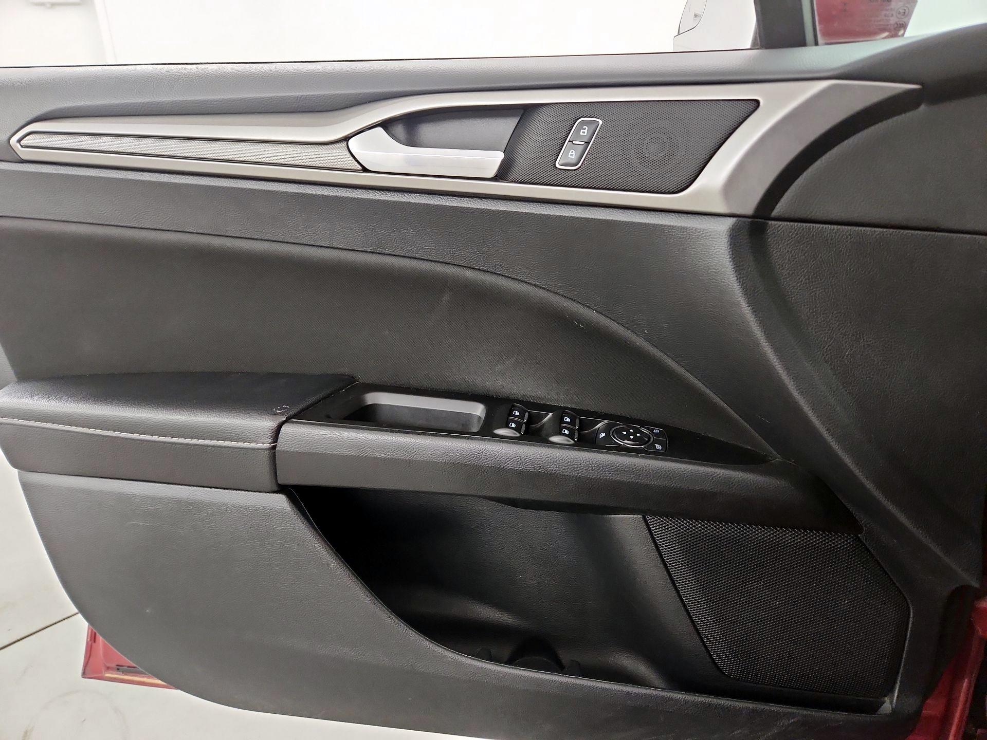 Thumbnail: 2017 Ford Fusion - 12