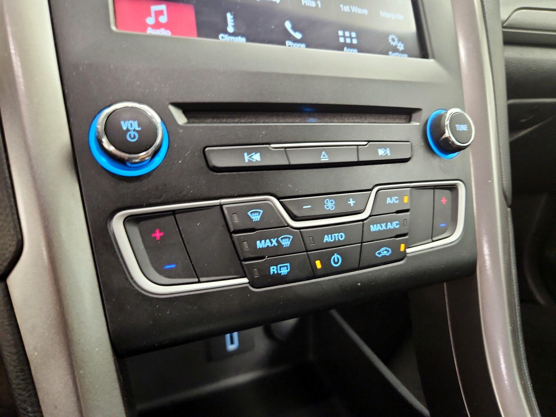 Thumbnail: 2017 Ford Fusion - 16