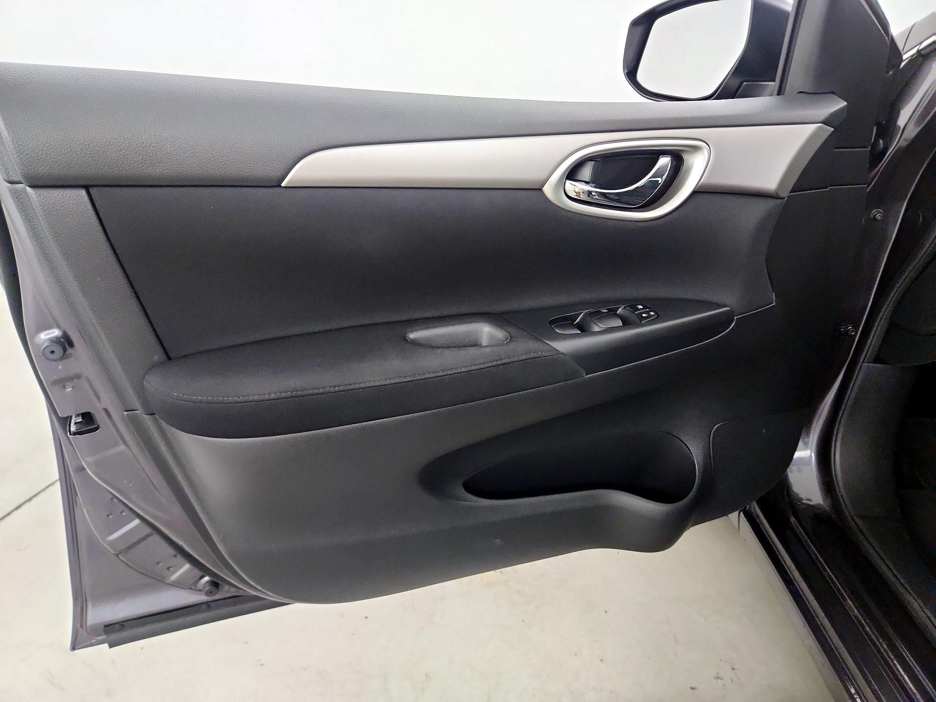 Thumbnail: 2013 Nissan Sentra - 12