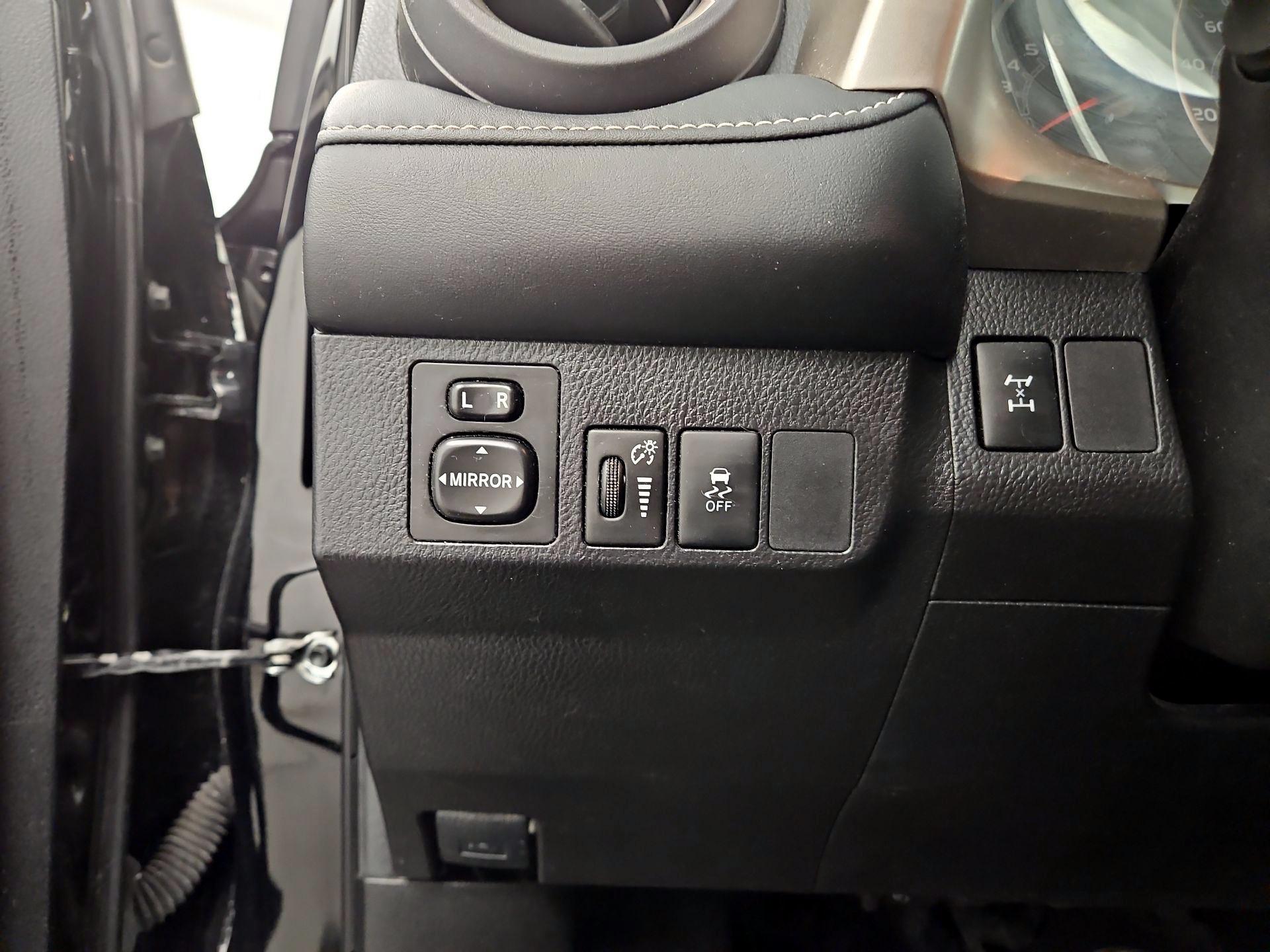 Thumbnail: 2015 Toyota RAV4 - 11