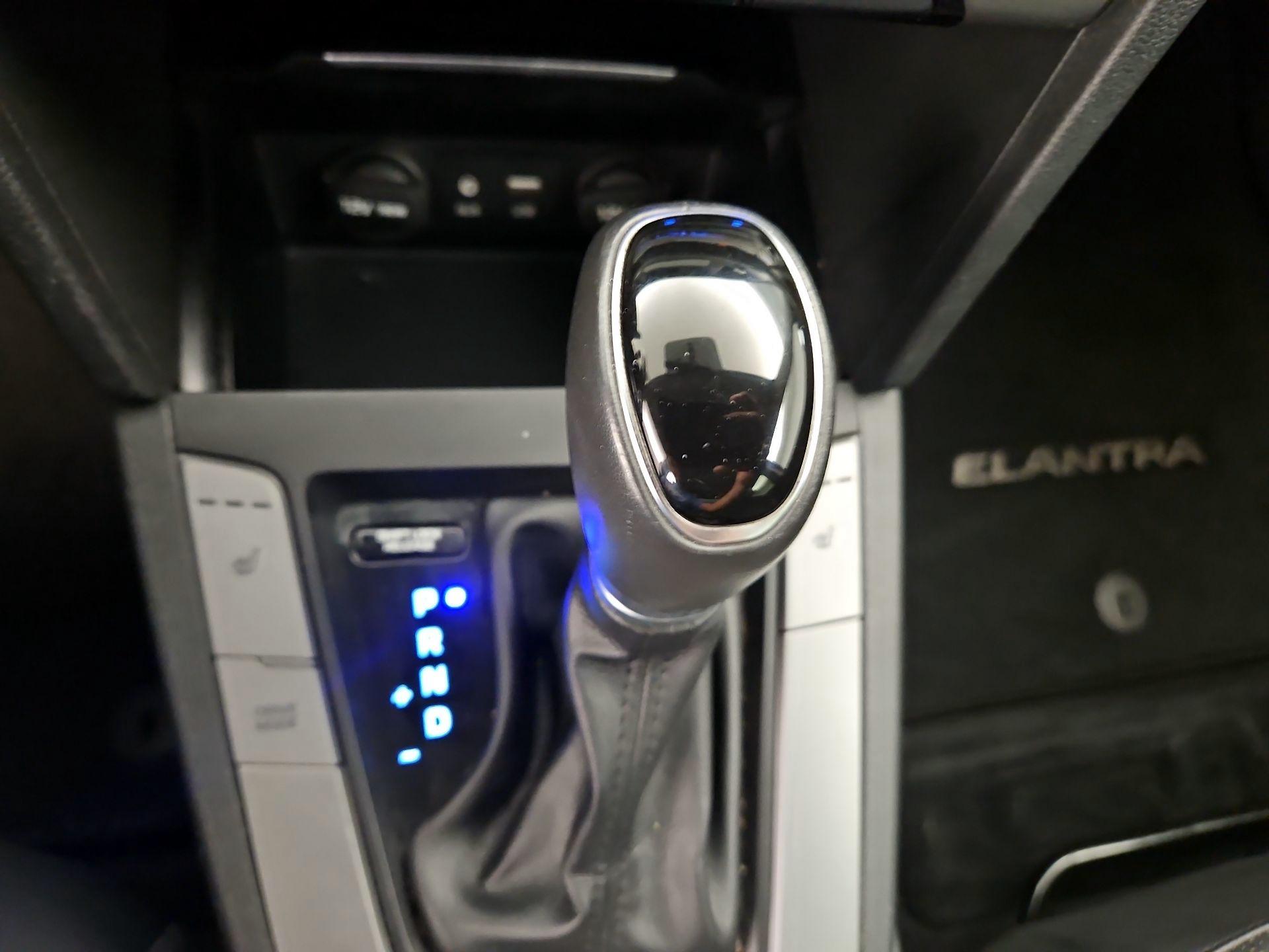 Thumbnail: 2017 Hyundai Elantra - 18