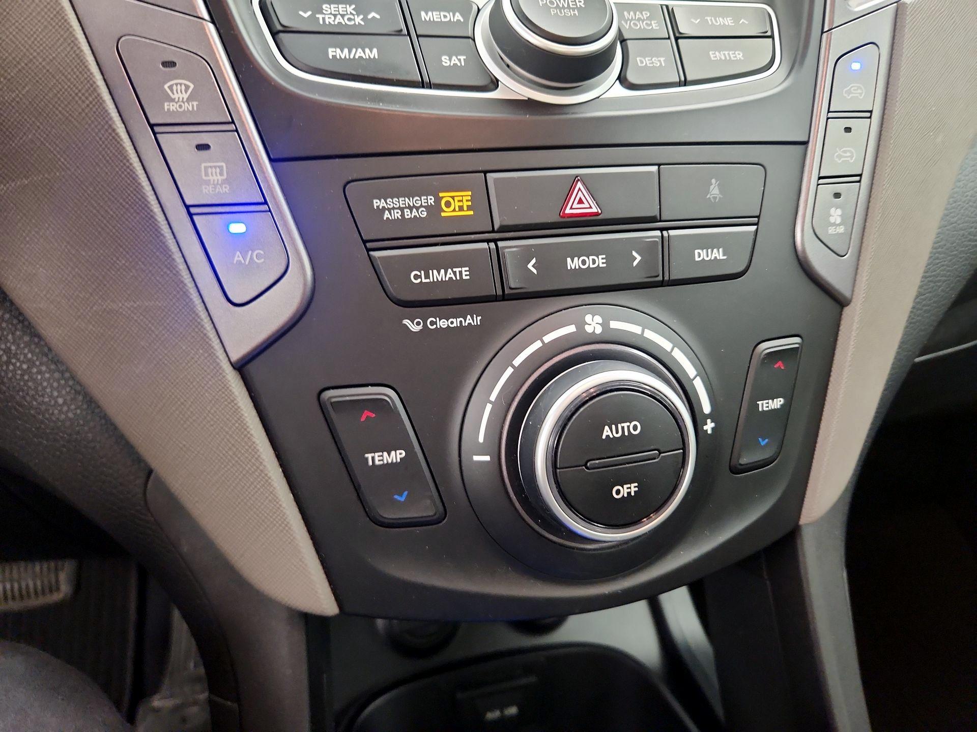 Thumbnail: 2015 Hyundai Santa Fe - 17