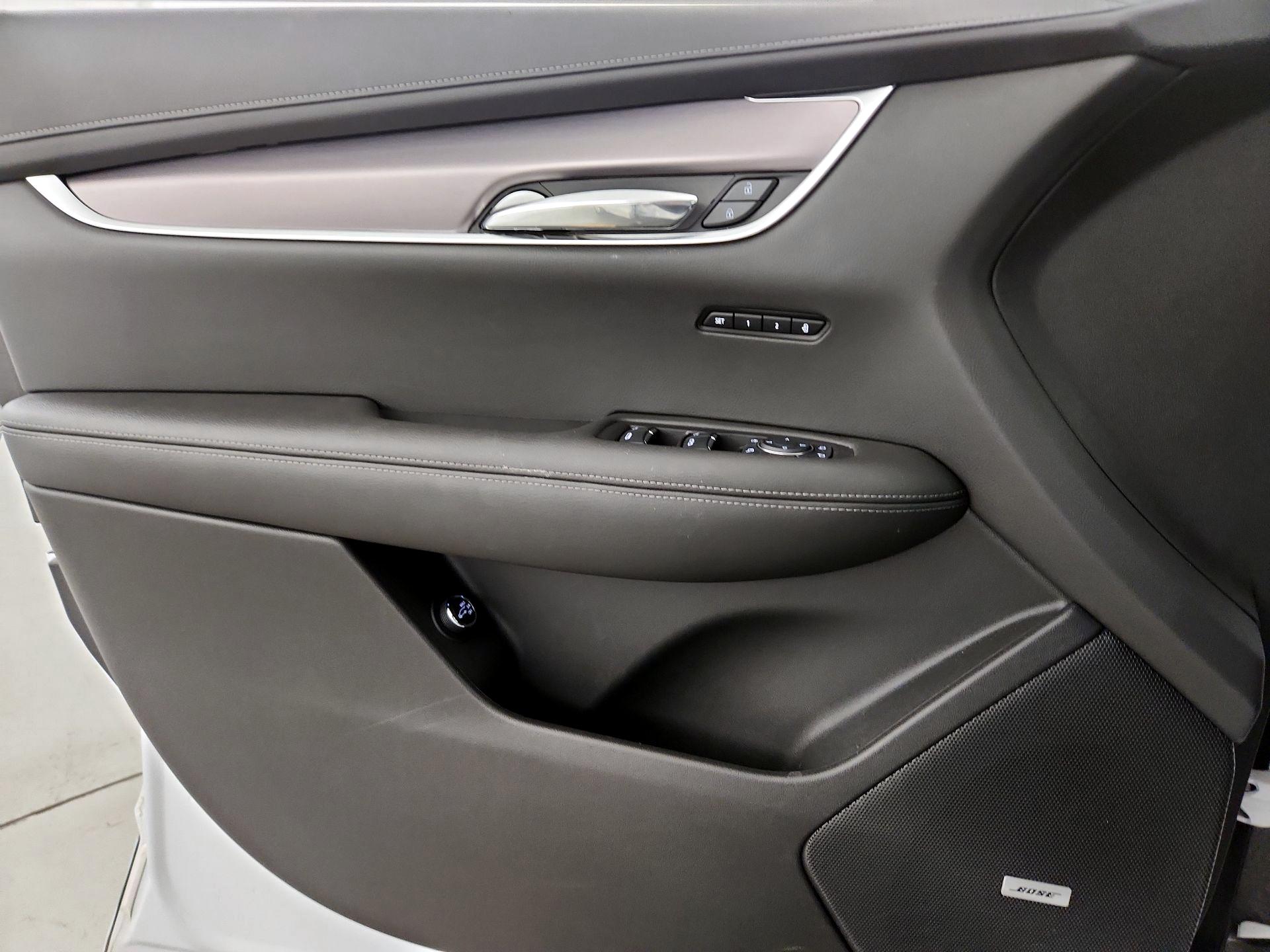 Thumbnail: 2023 Cadillac XT6 - 12