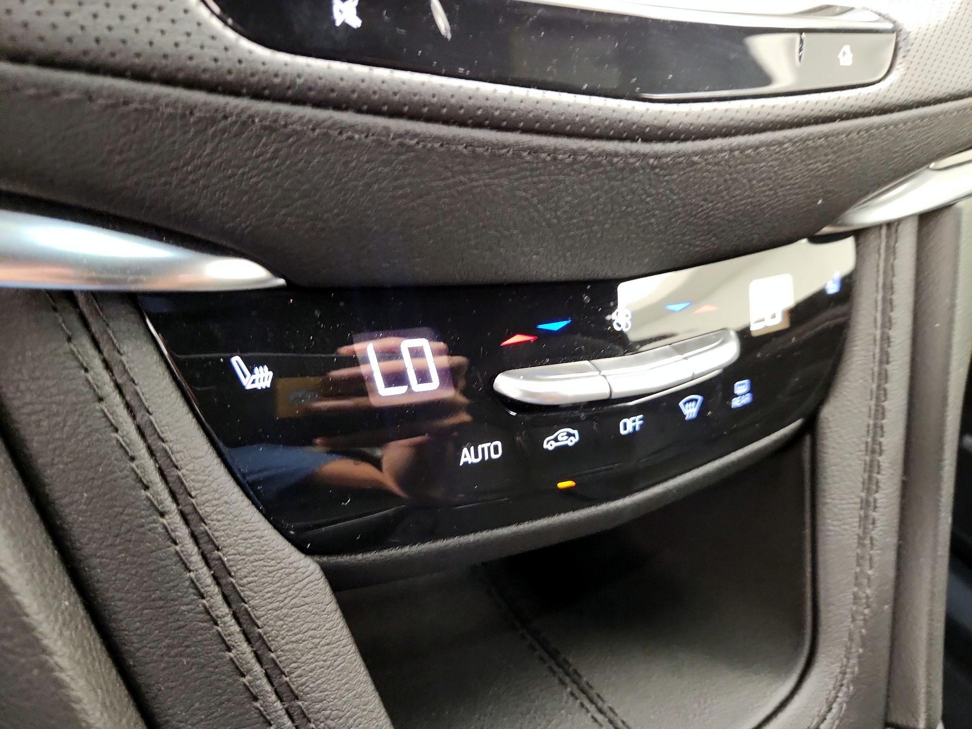 Thumbnail: 2023 Cadillac XT6 - 16