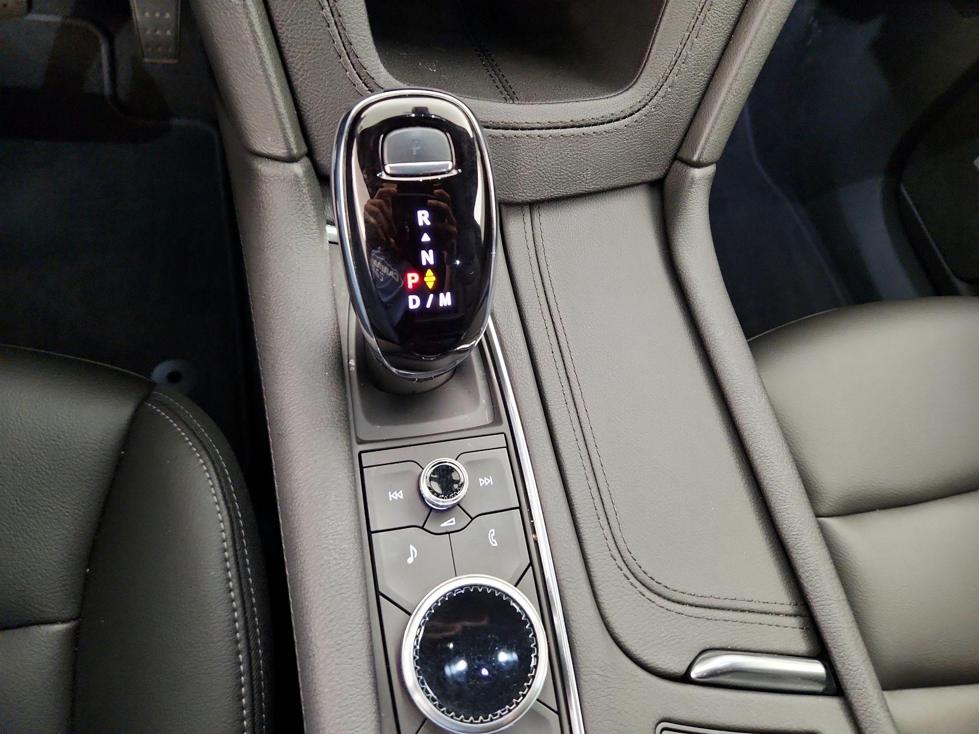 Thumbnail: 2023 Cadillac XT6 - 17