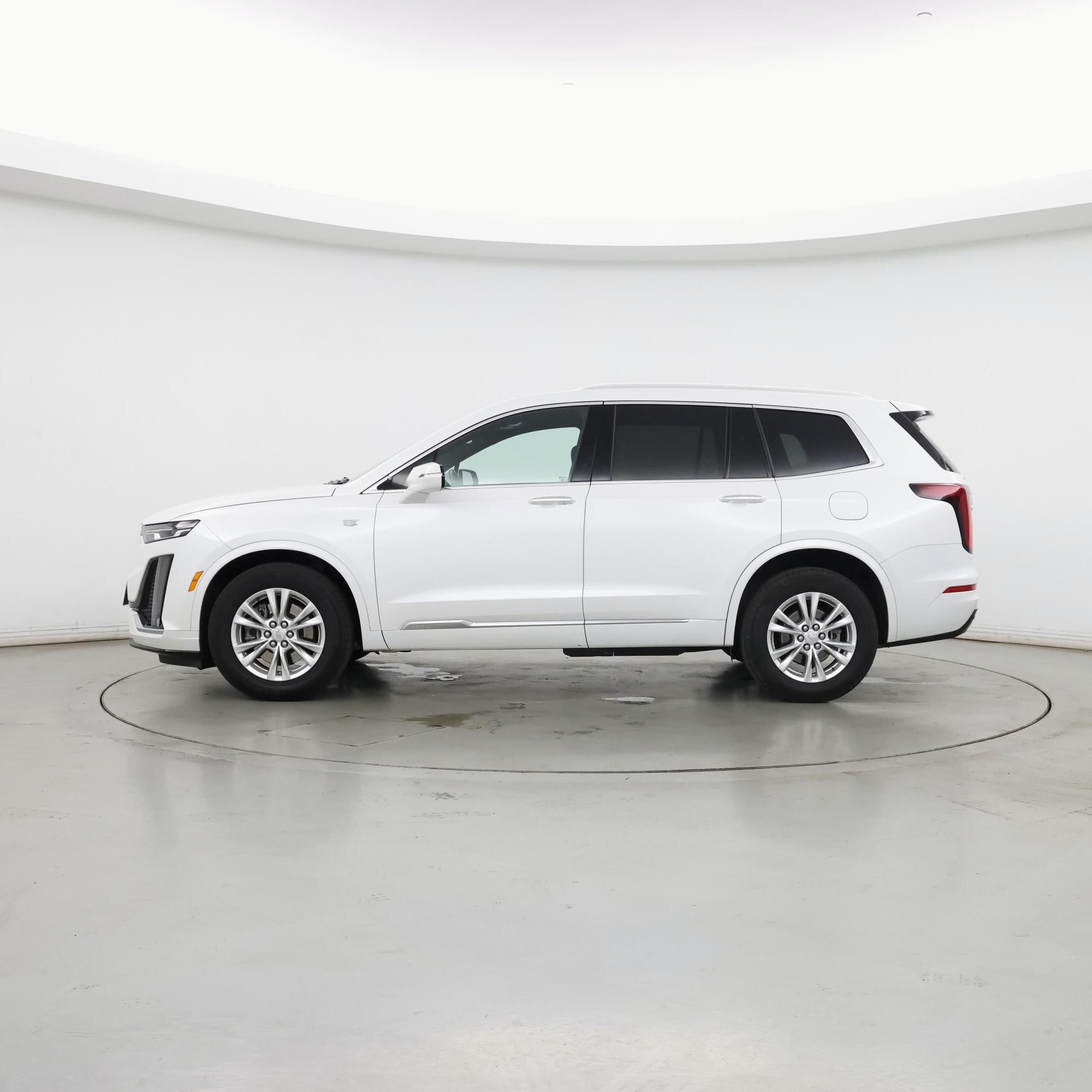 Thumbnail: 2023 Cadillac XT6 - 3