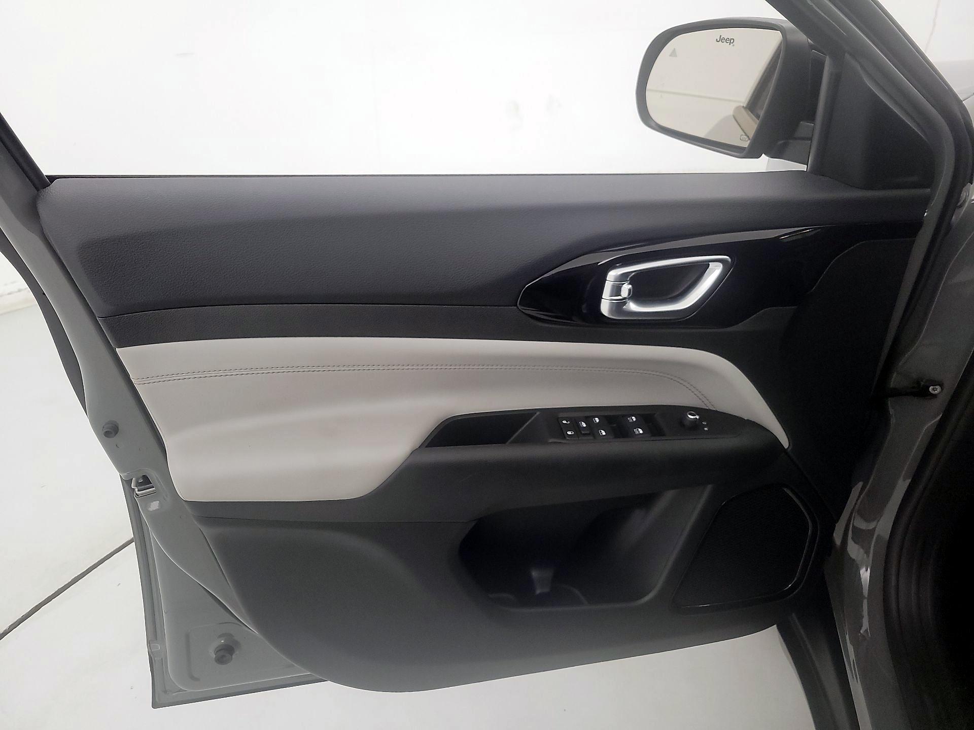 Thumbnail: 2022 Jeep Compass - 12