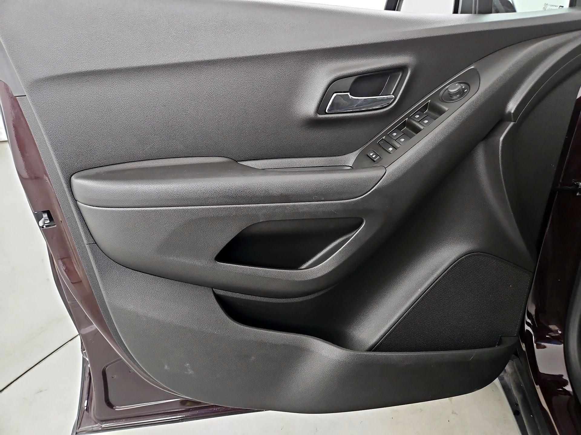 Thumbnail: 2020 Chevrolet Trax - 12