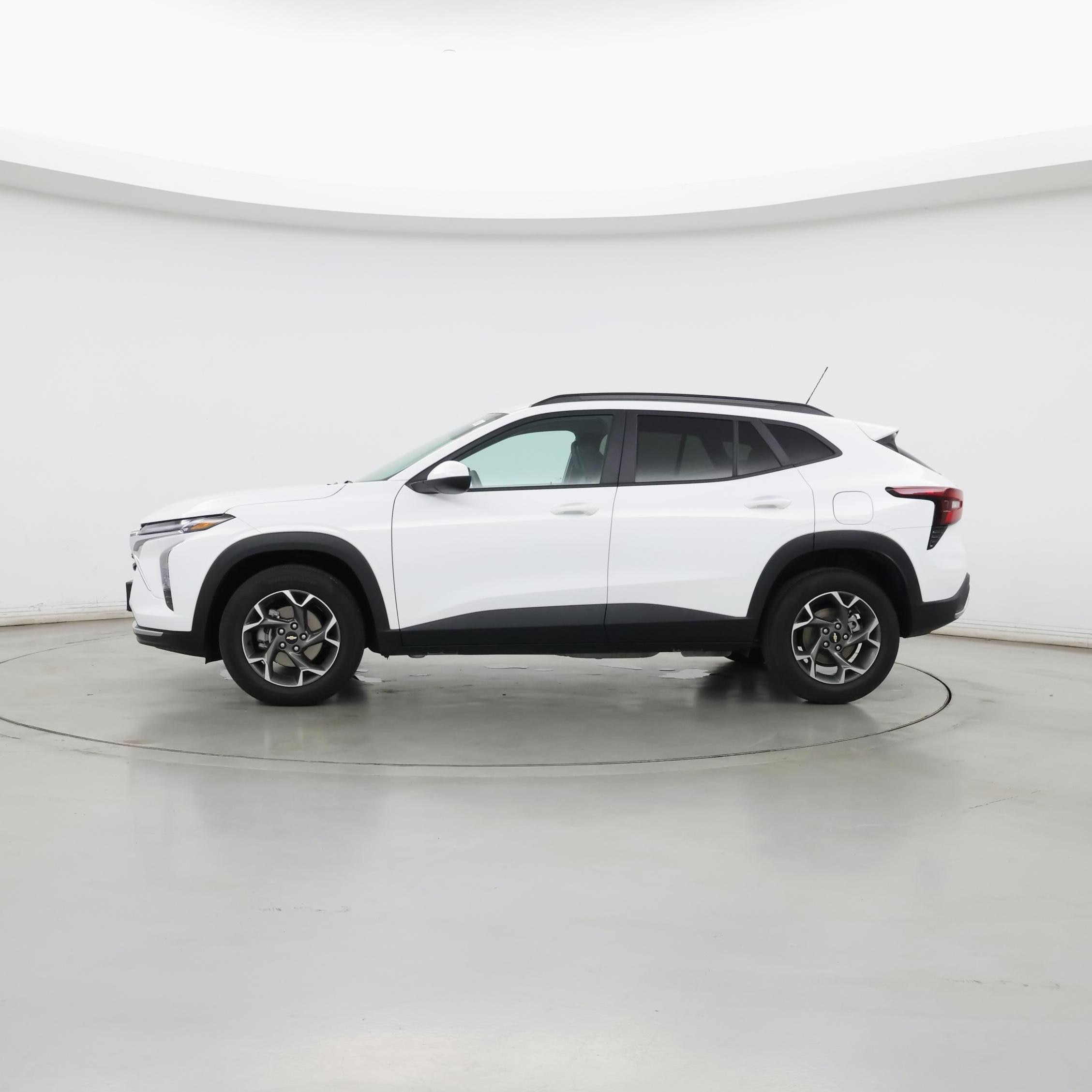 Thumbnail: 2025 Chevrolet Trax - 3