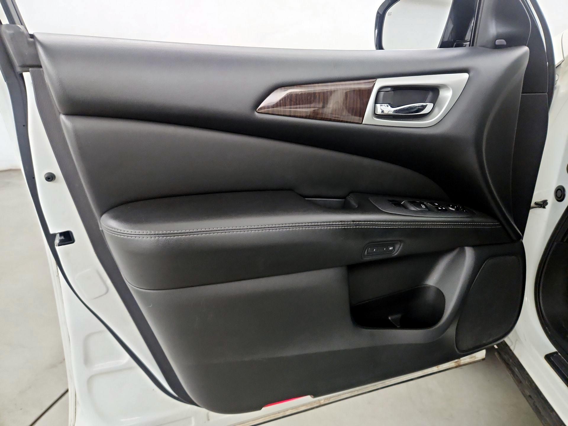 Thumbnail: 2015 Nissan Pathfinder - 12